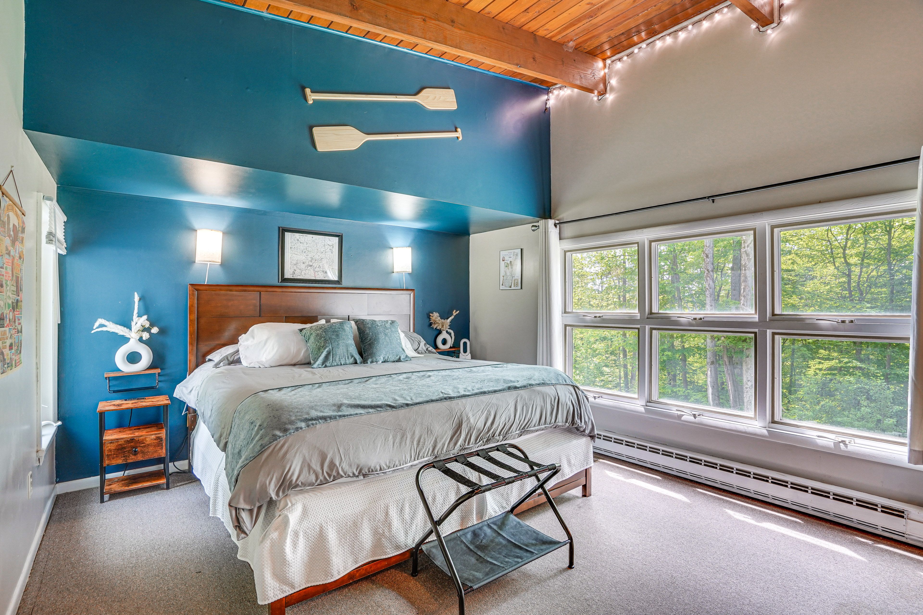 Bedroom 1 | King Bed | 1st Floor | Linens Provided