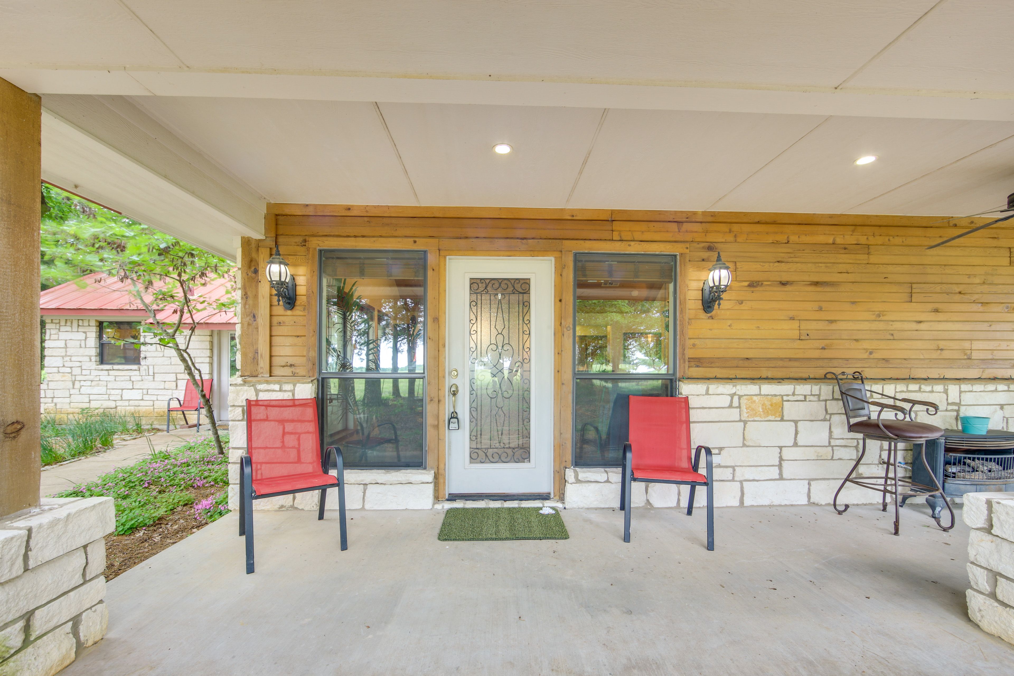 Covered Patio | Gas Grill