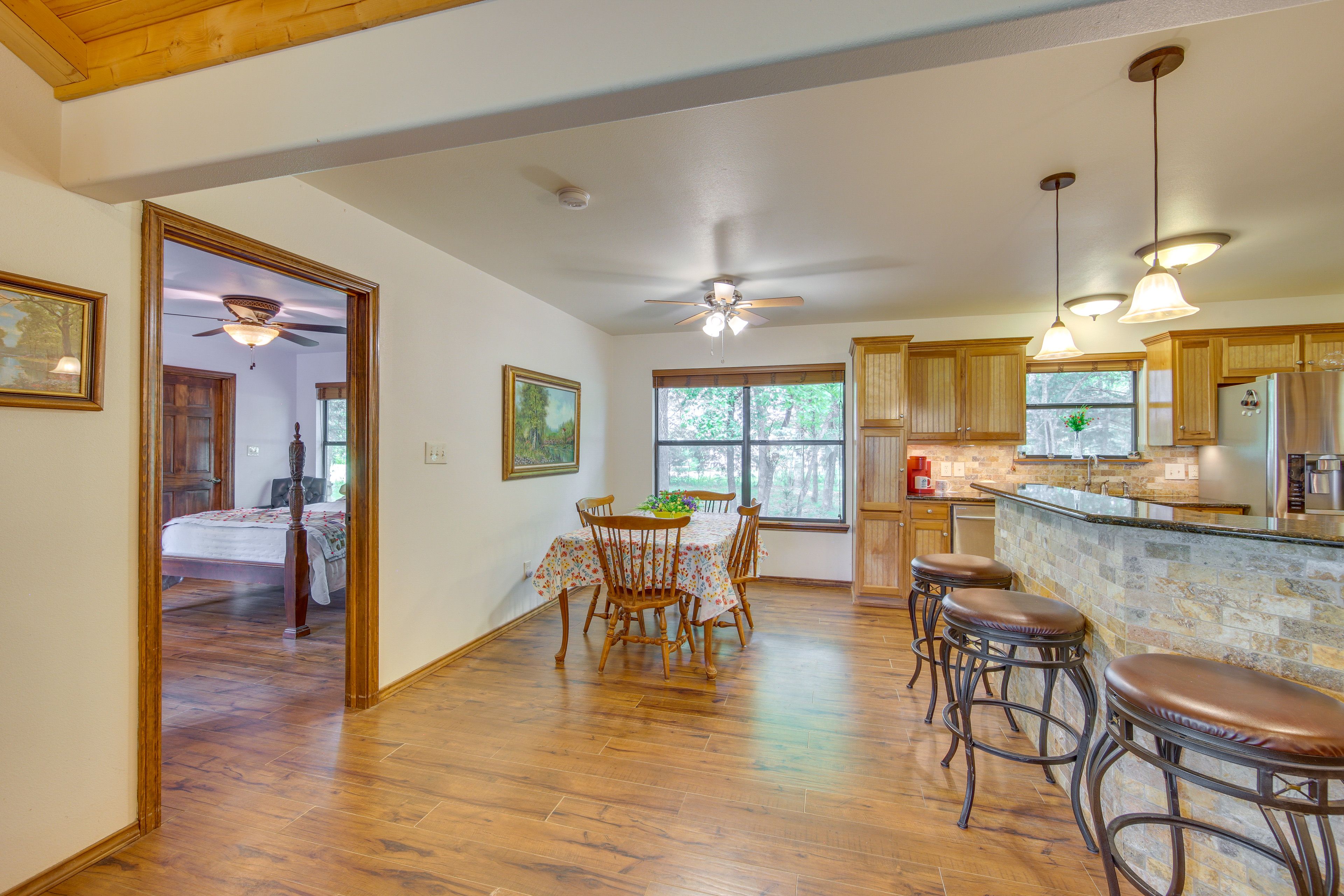 Dining Area | Dishware/Flatware Provided