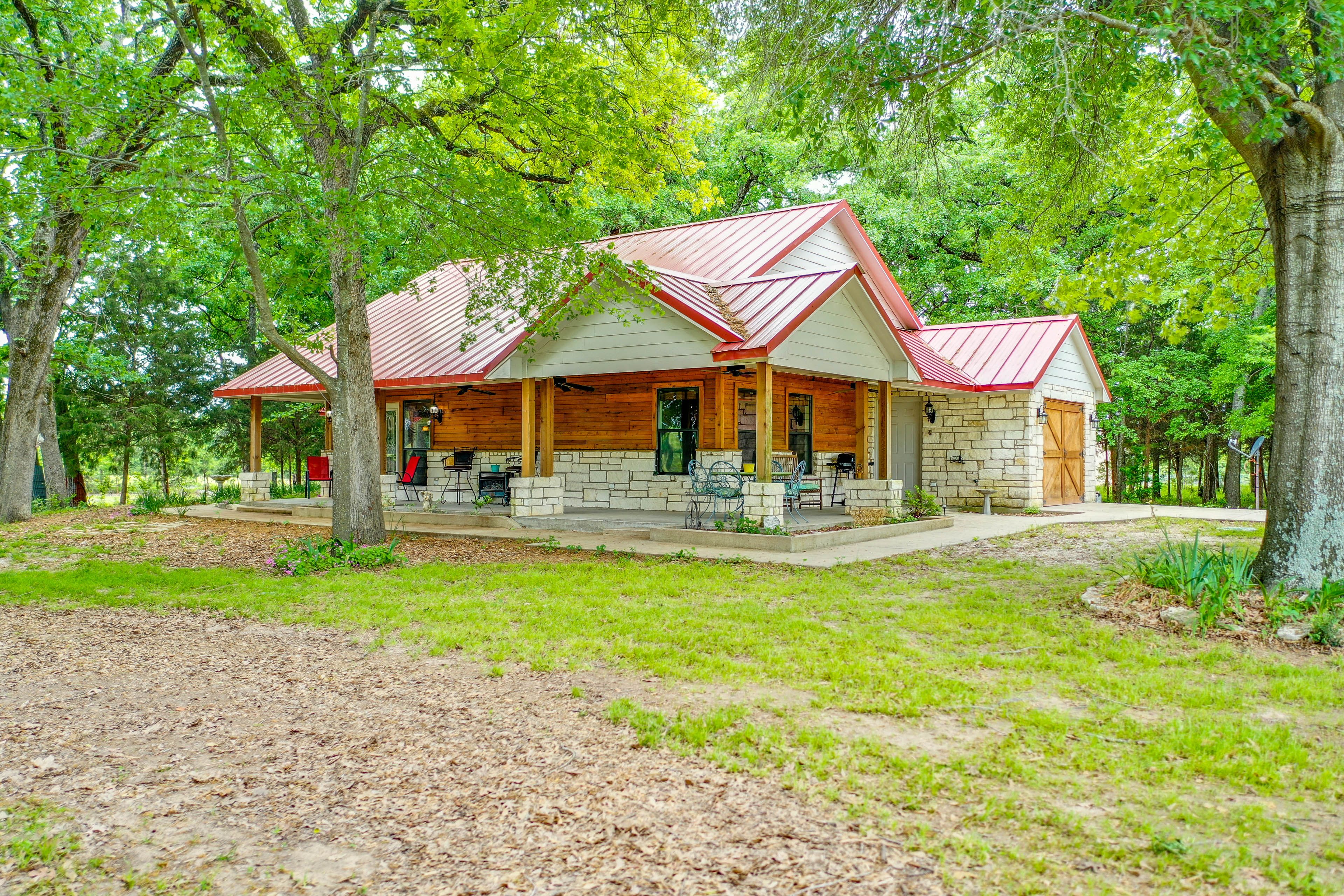 House Exterior | 10 Acres of Land | ~7 Mi to Flea Market