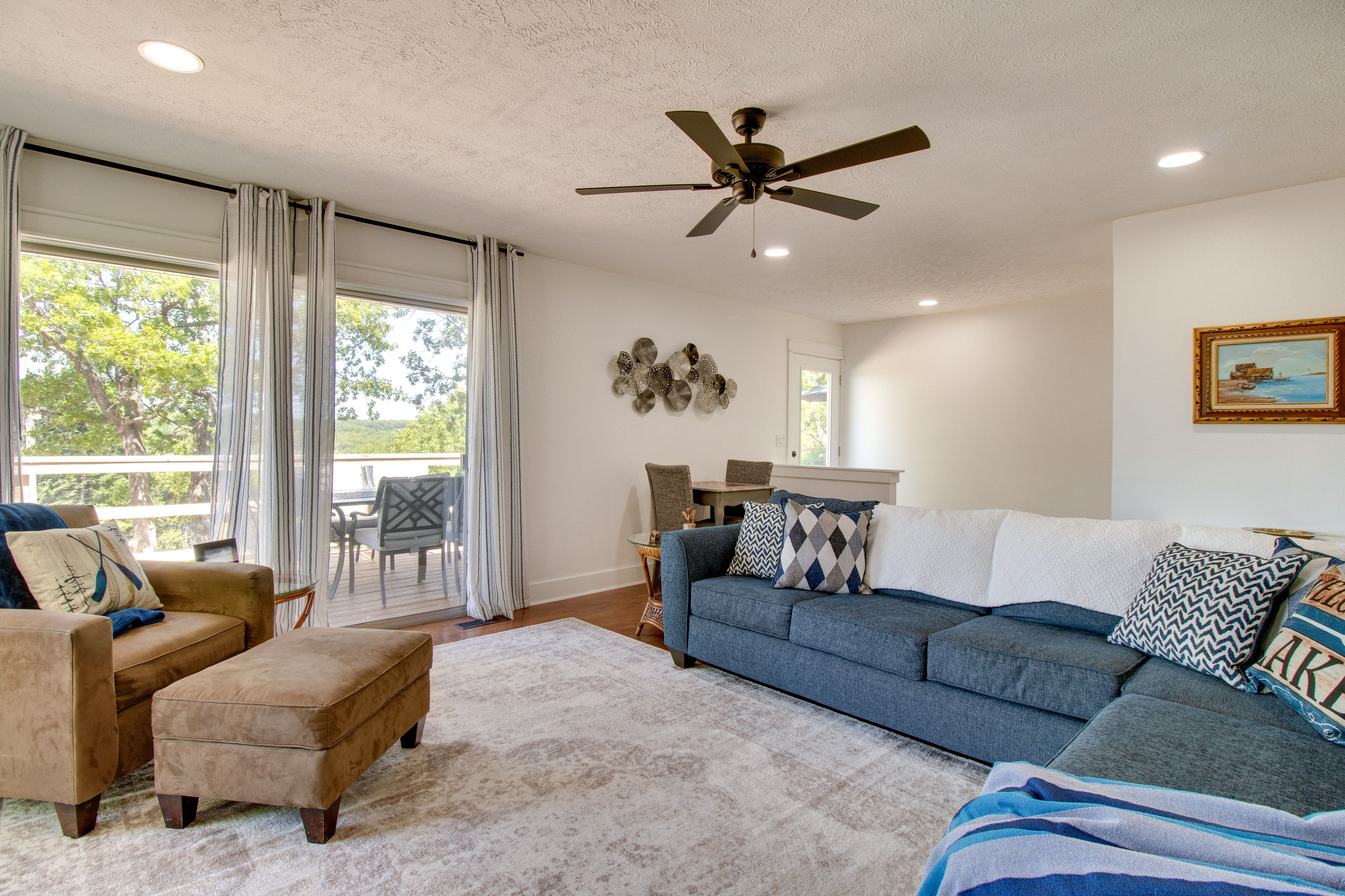 Living Room | Free WiFi | Central A/C