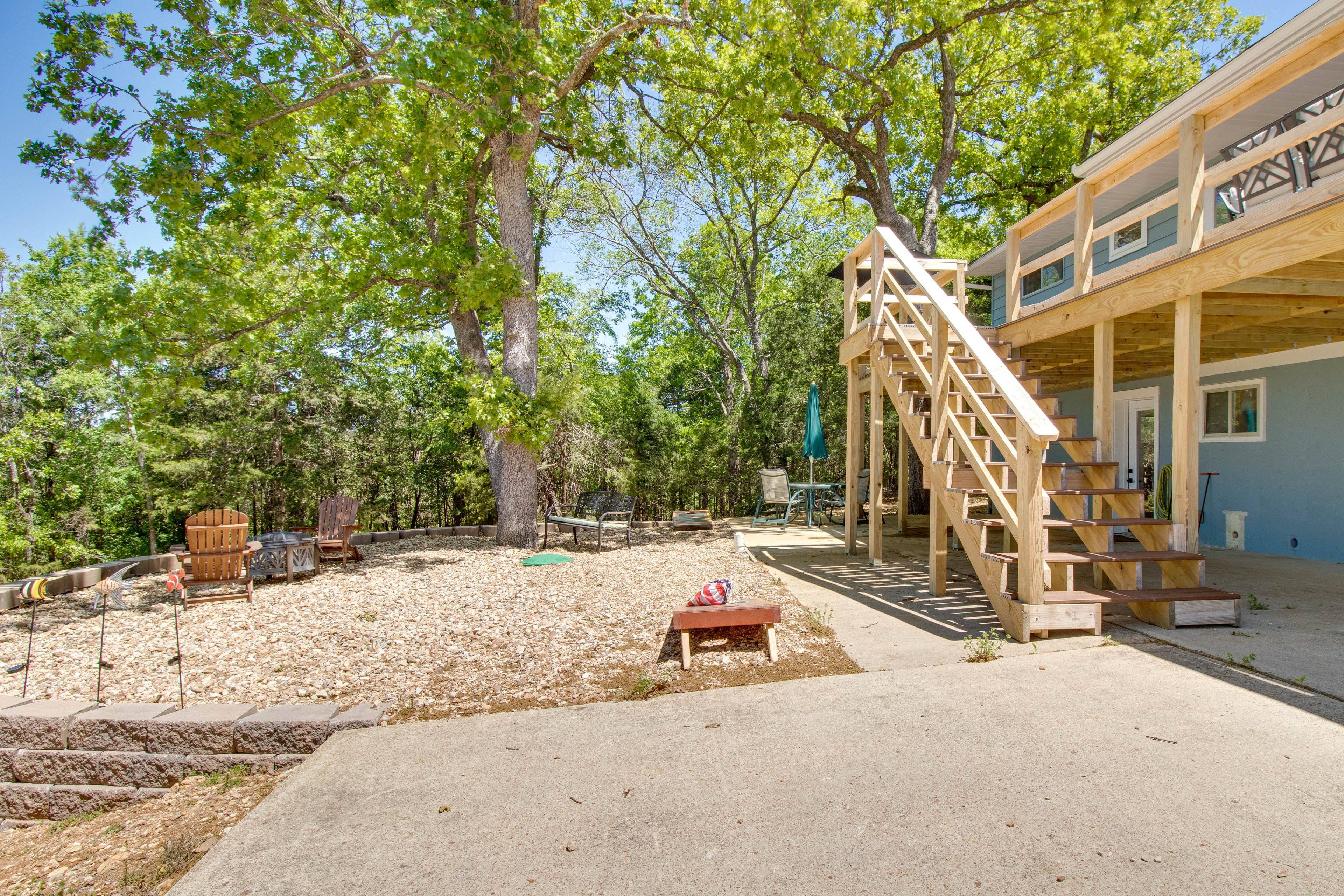 Outdoor Living Space | Fire Pit | Cornhole