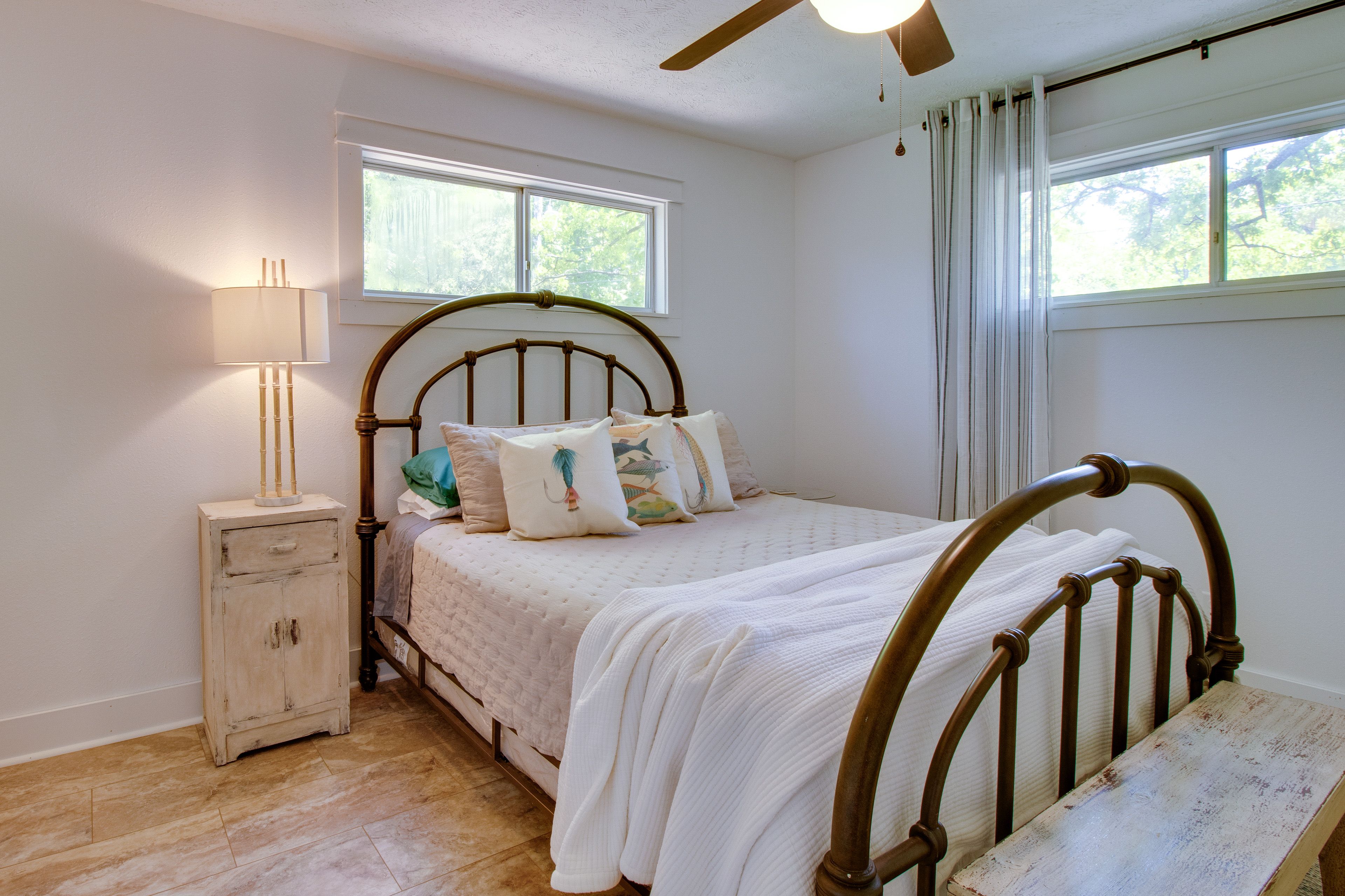Bedroom 2 | Queen Bed