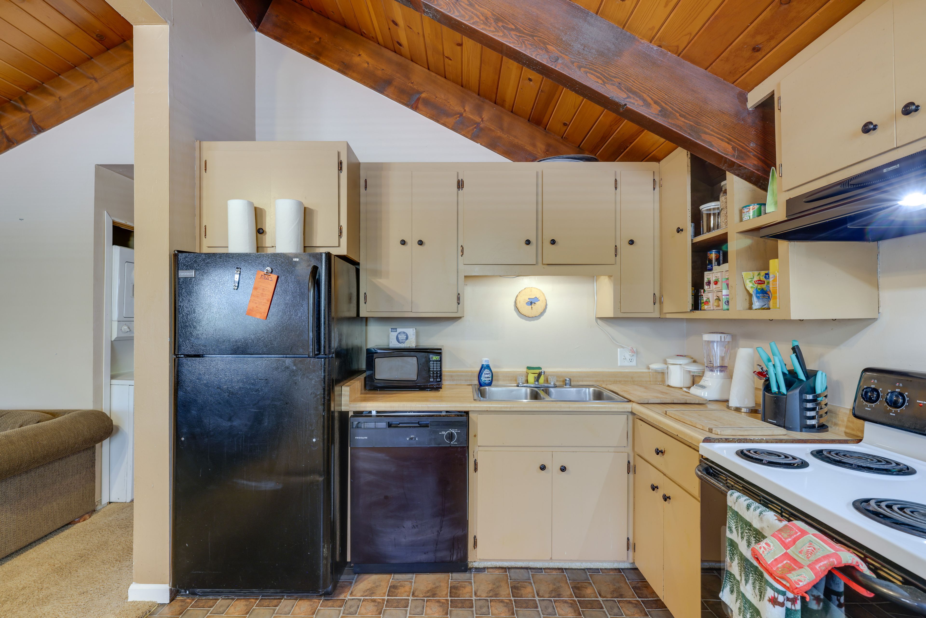 Kitchen | Dining Area
