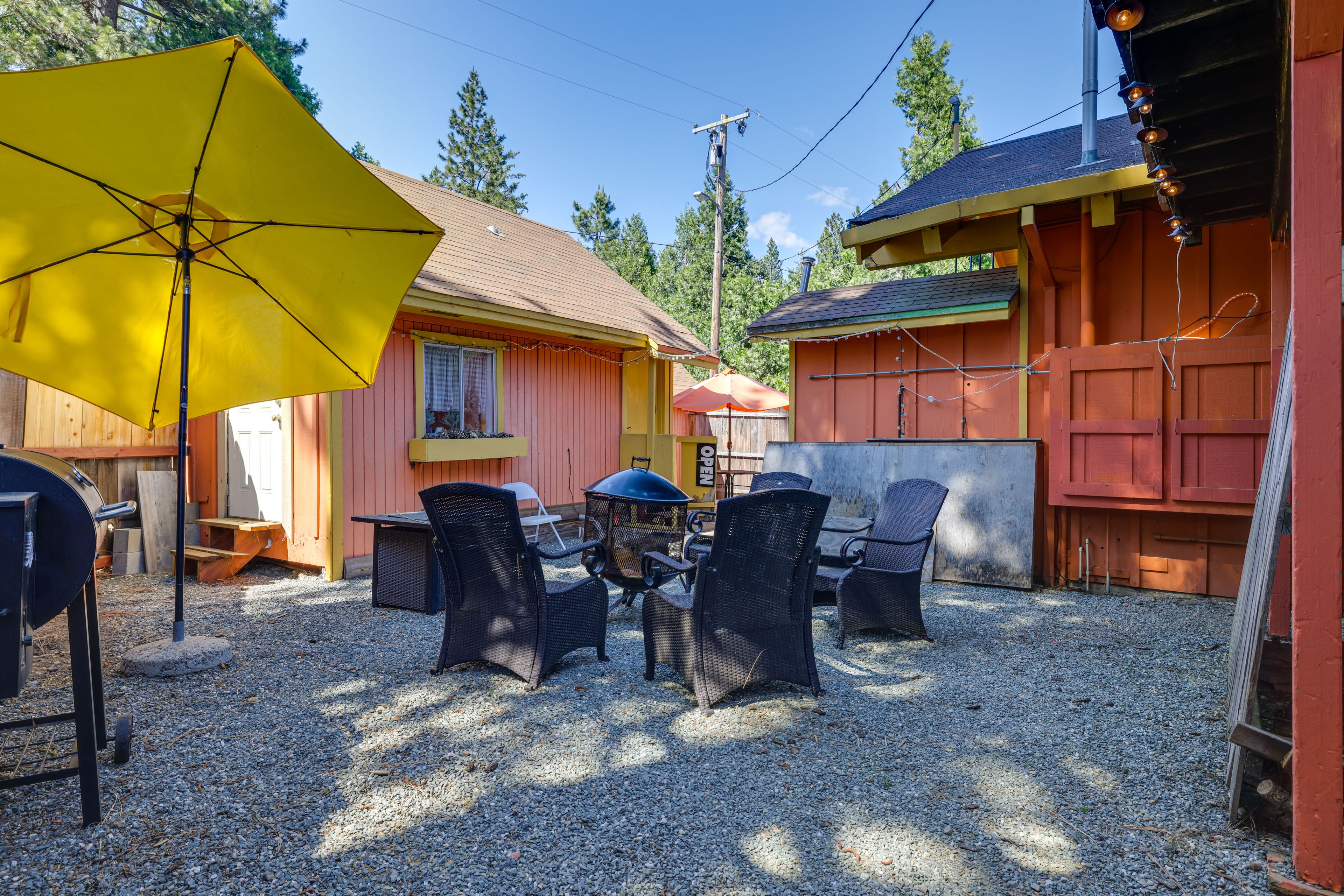 Shared Outdoor Area | Gas Grills | Fire Pit