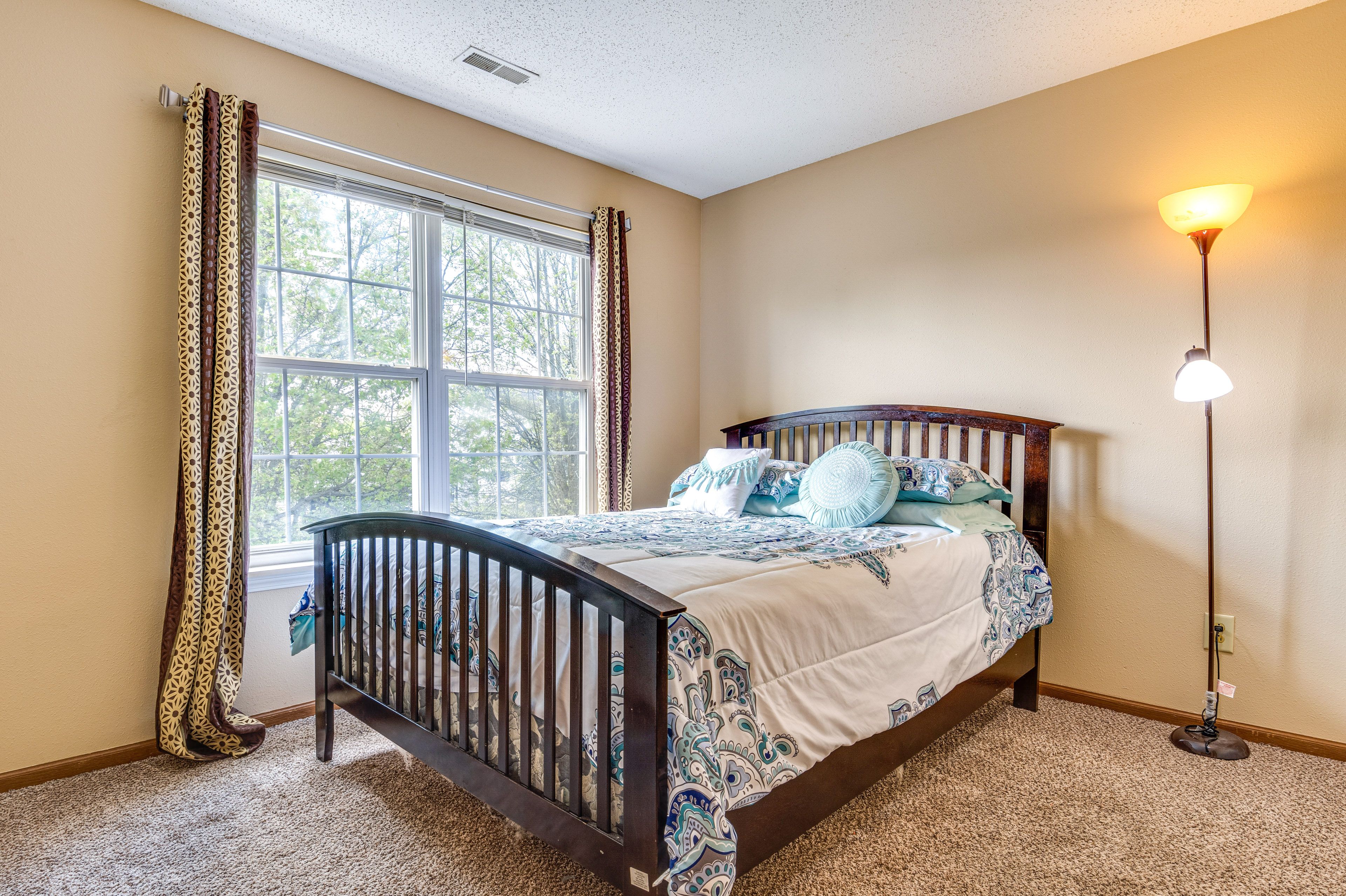 Bedroom 3 | Queen Bed