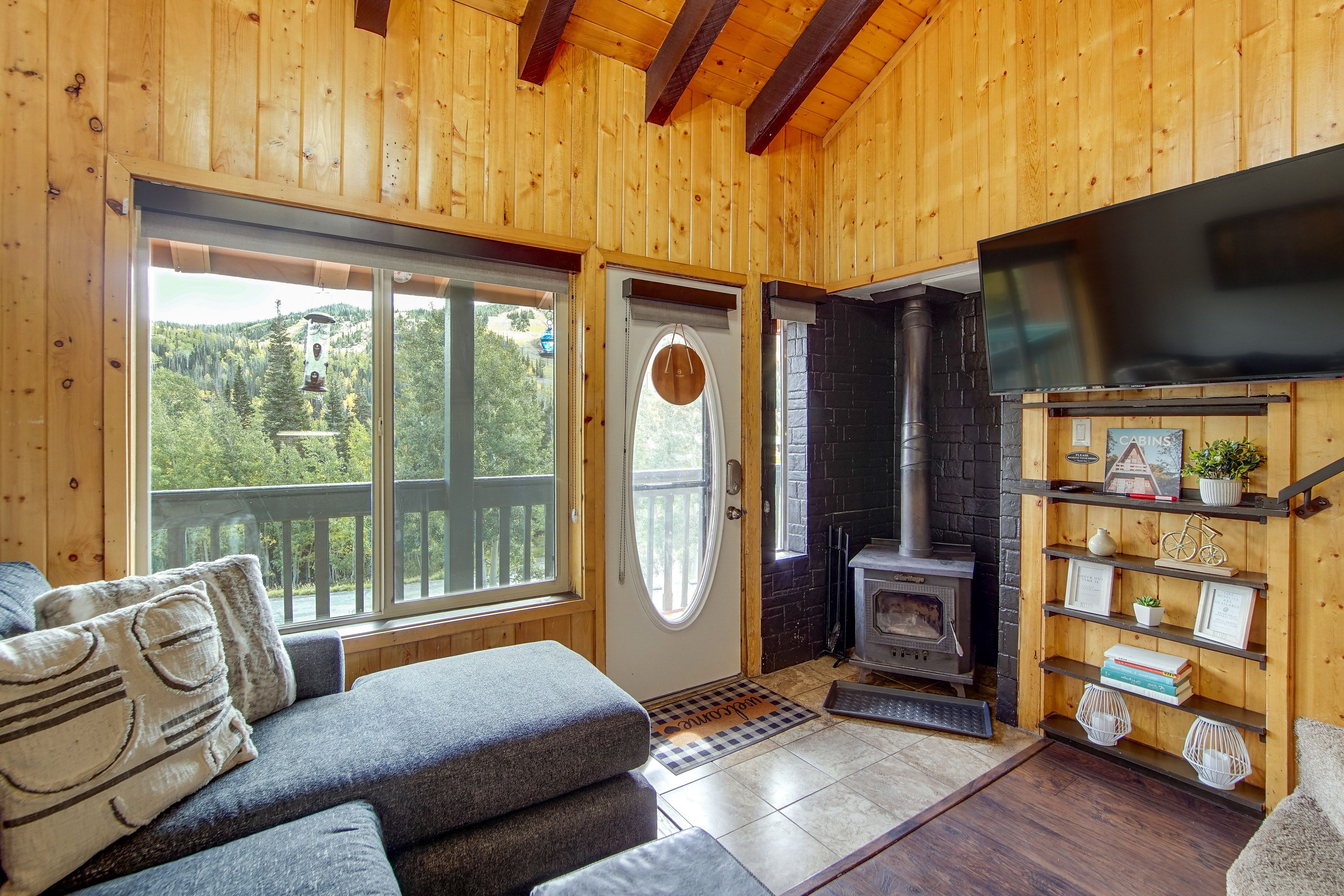 Brian Head Vacation Rental | 1BR | 1.5BA | 569 Sq Ft | Stairs Required to Enter