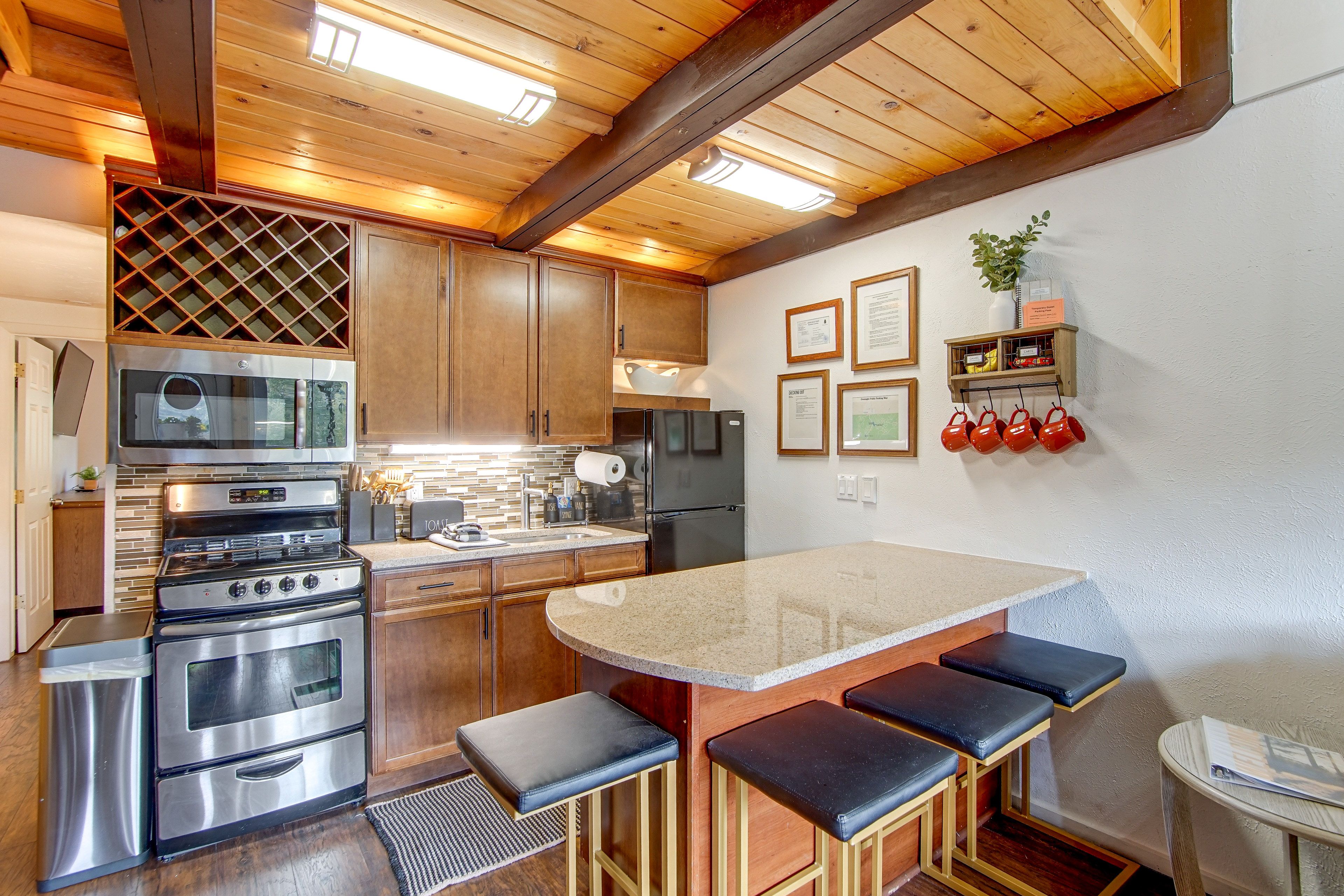 Kitchen | Wood-Burning Stove | Free WiFi | Prime Location