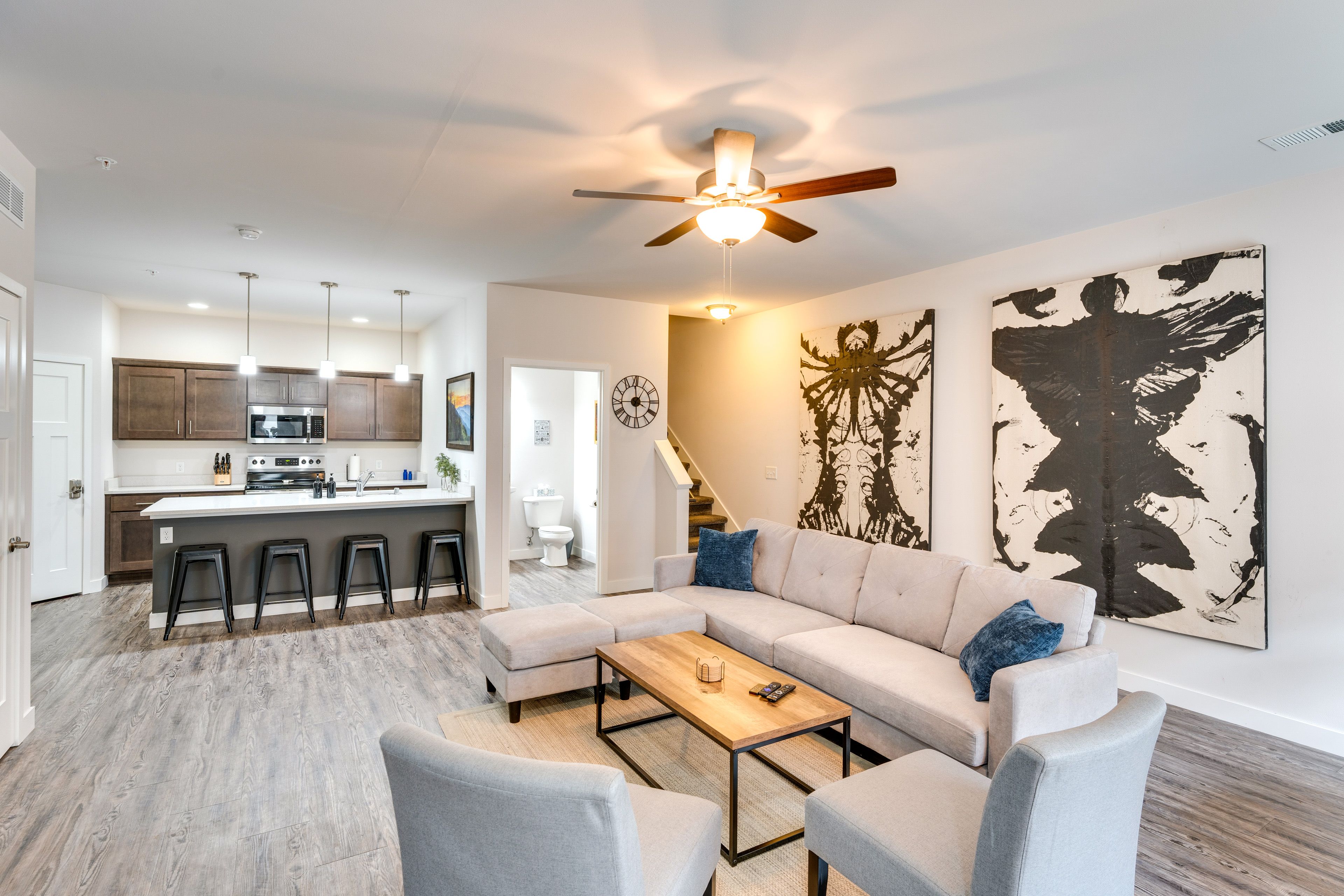 Living Room | Free WiFi | Smart TV | Central A/C