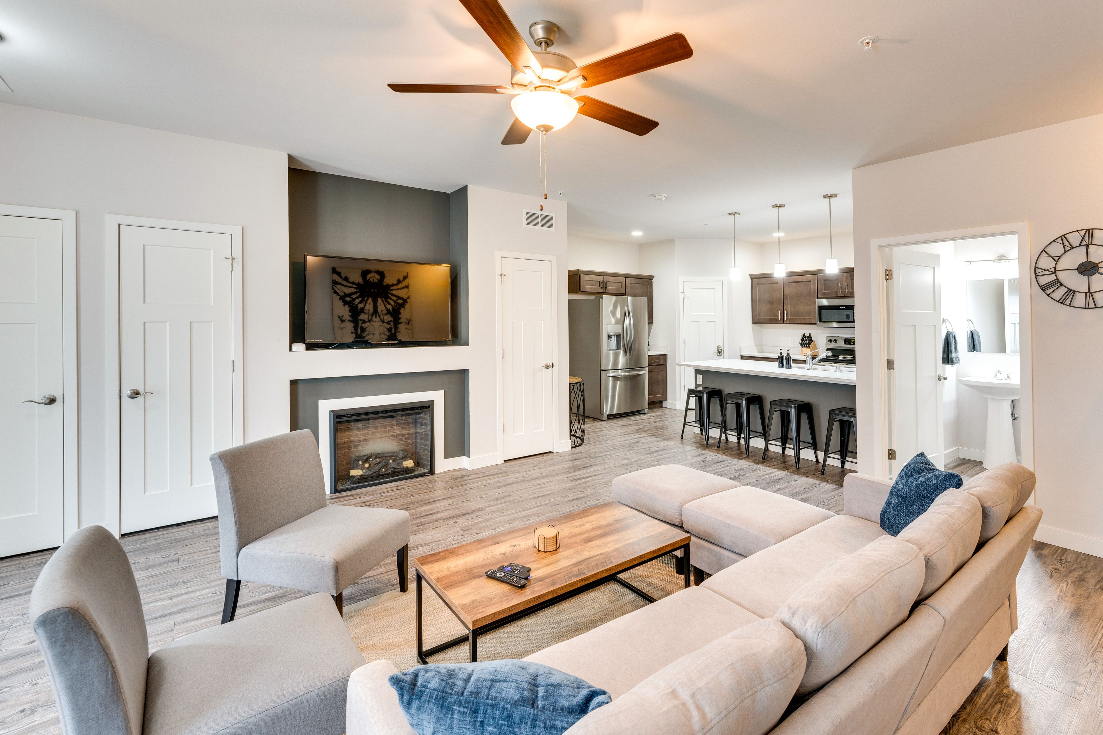 Cottage Grove Vacation Rental | 2BR | 2.5BA | 1,450 Sq Ft | Stairs Required