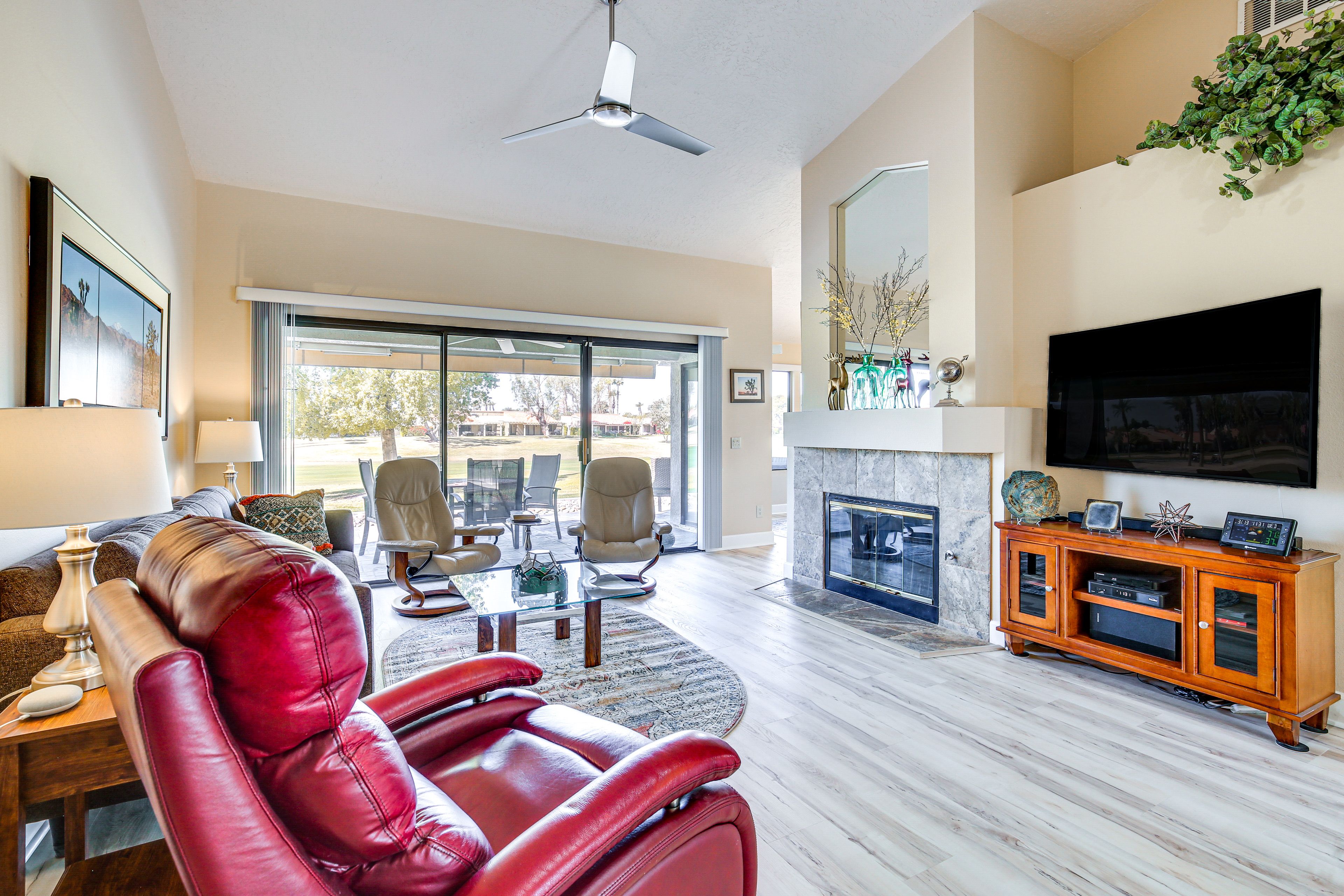 Living Room | Fireplace | Central Location | Golf Courses Nearby