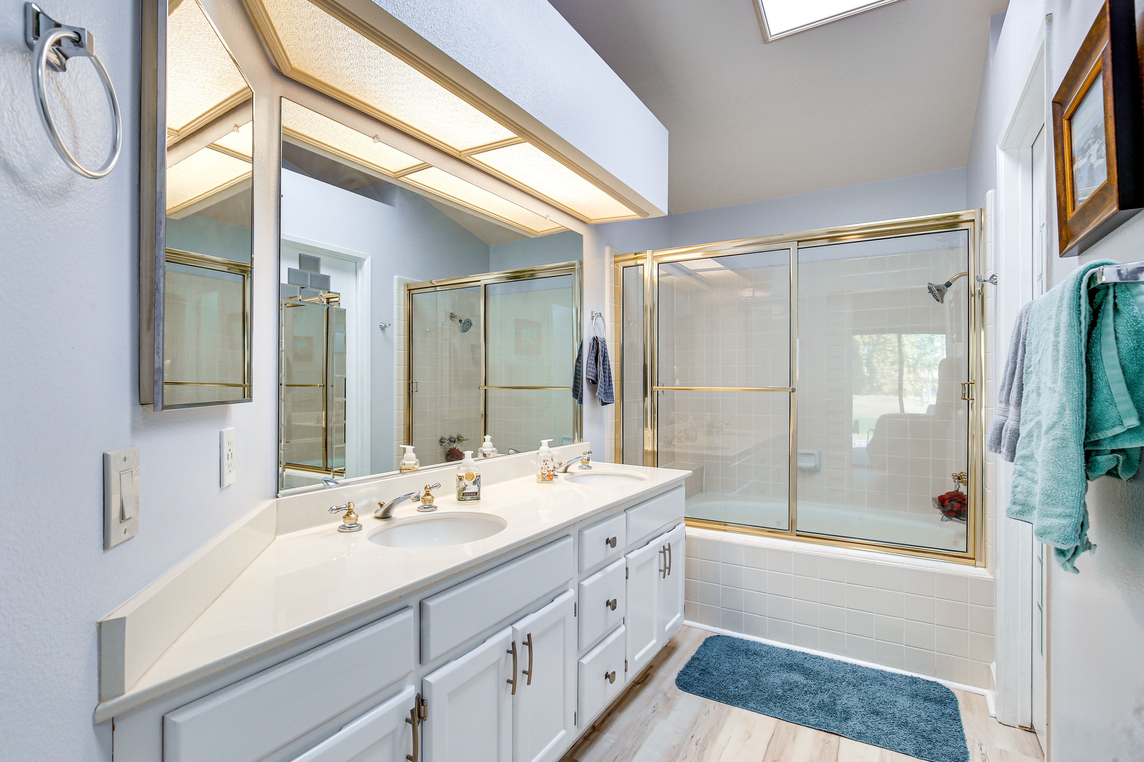 Full Bathroom | Shower/Tub Combo