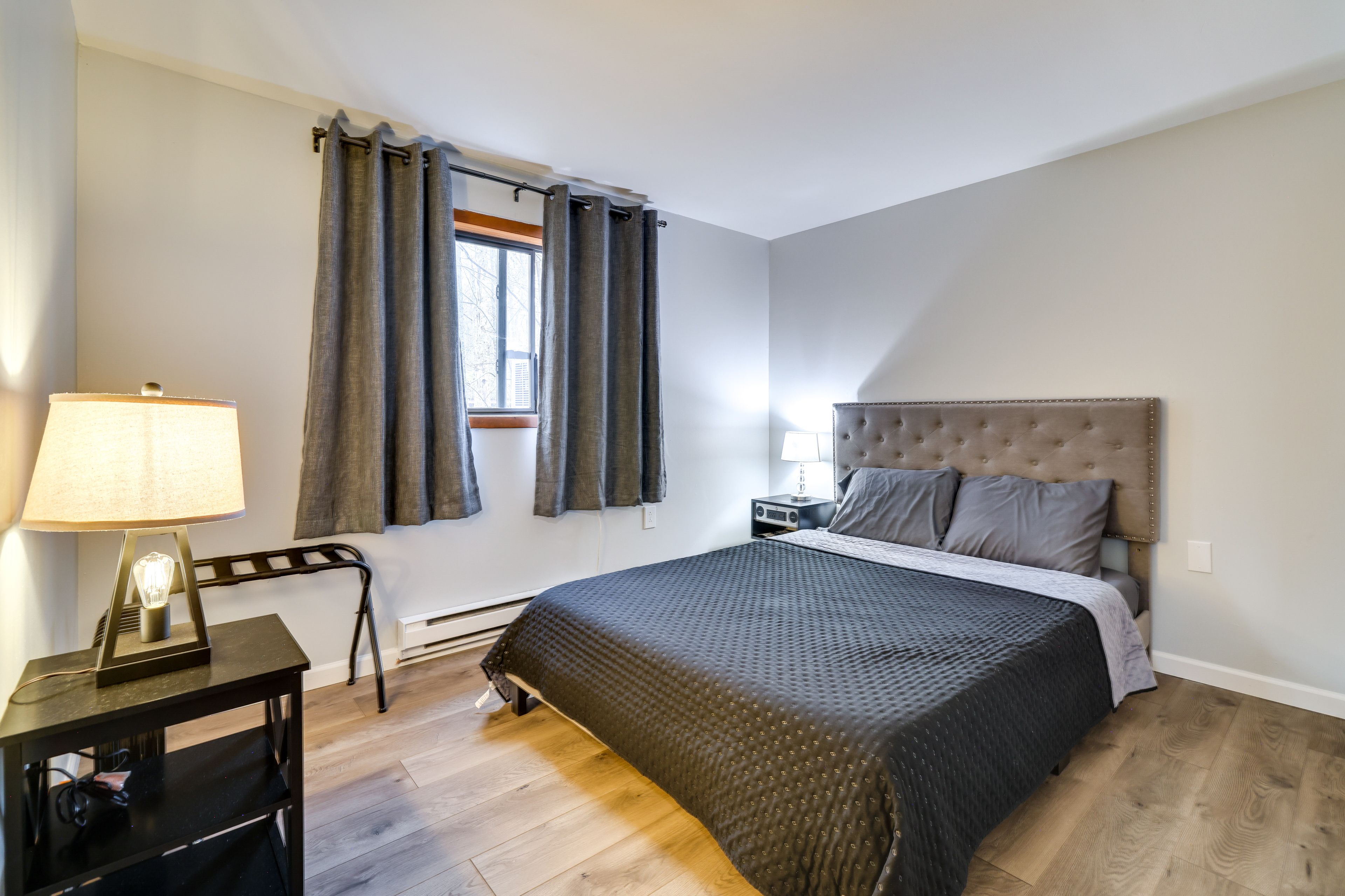 Bedroom 1 | Queen Bed | 1st Floor