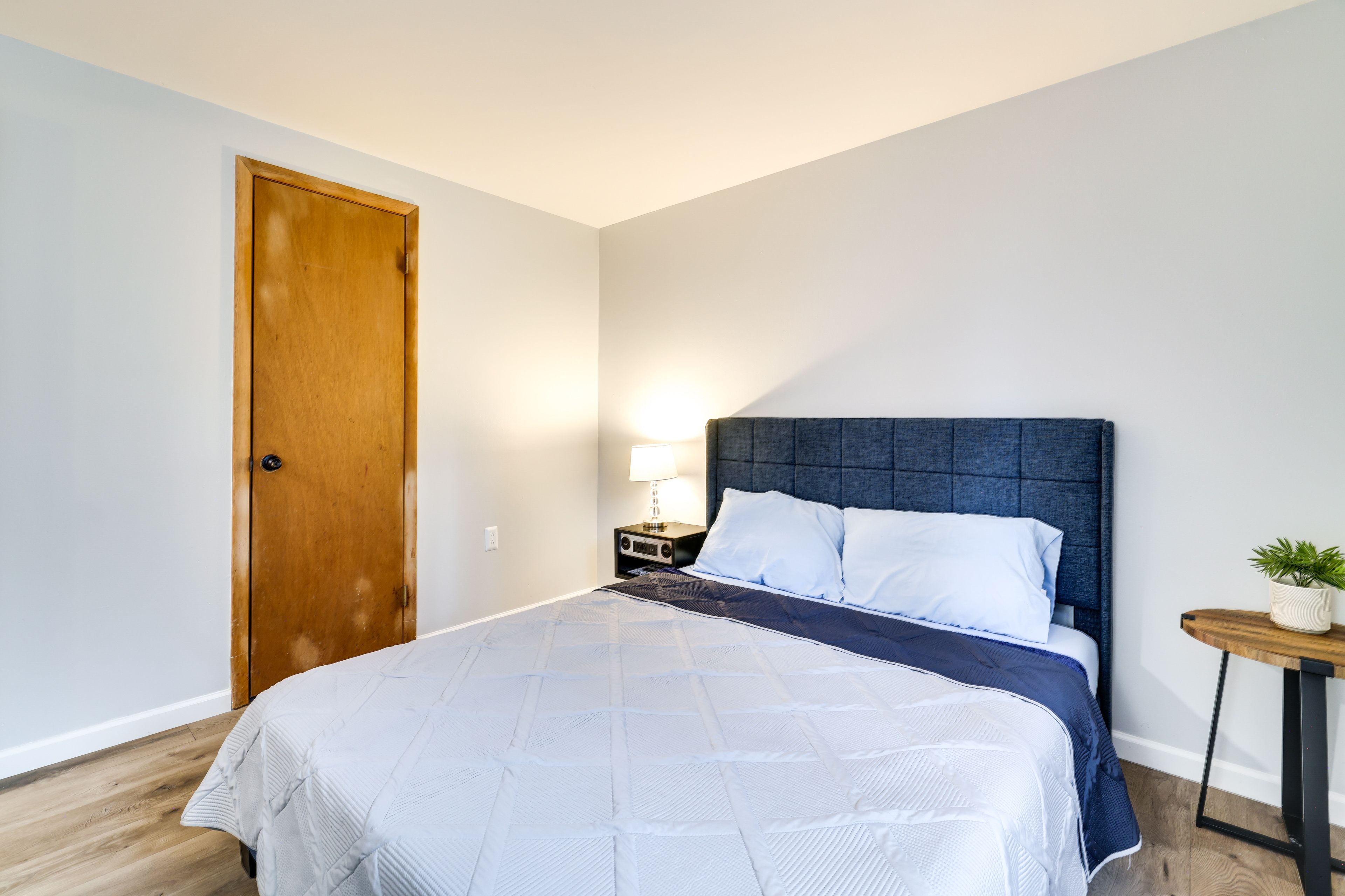 Bedroom 2 | Queen Bed | 1st Floor