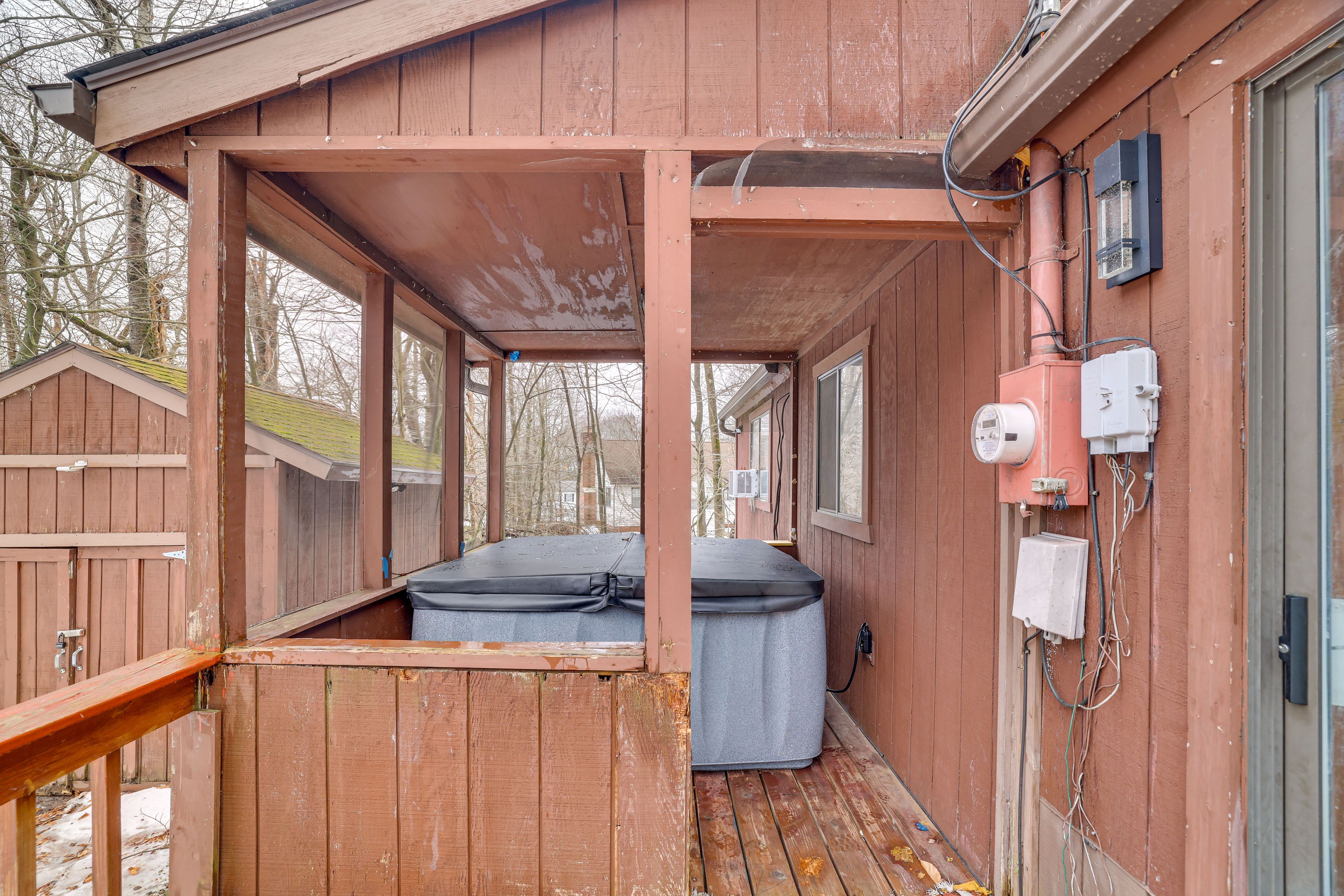 Deck | Hot Tub