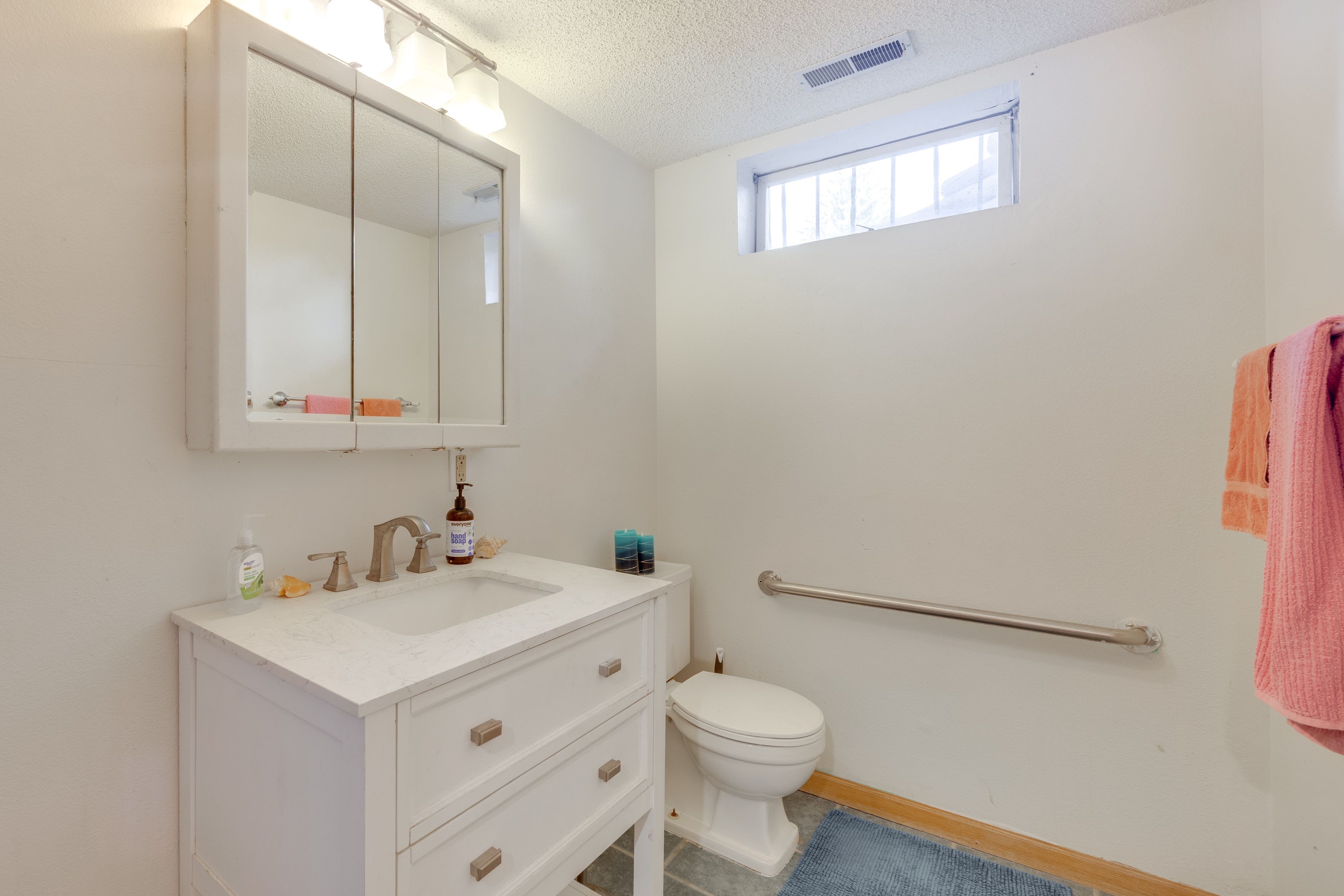 Bathroom | Lower Floor