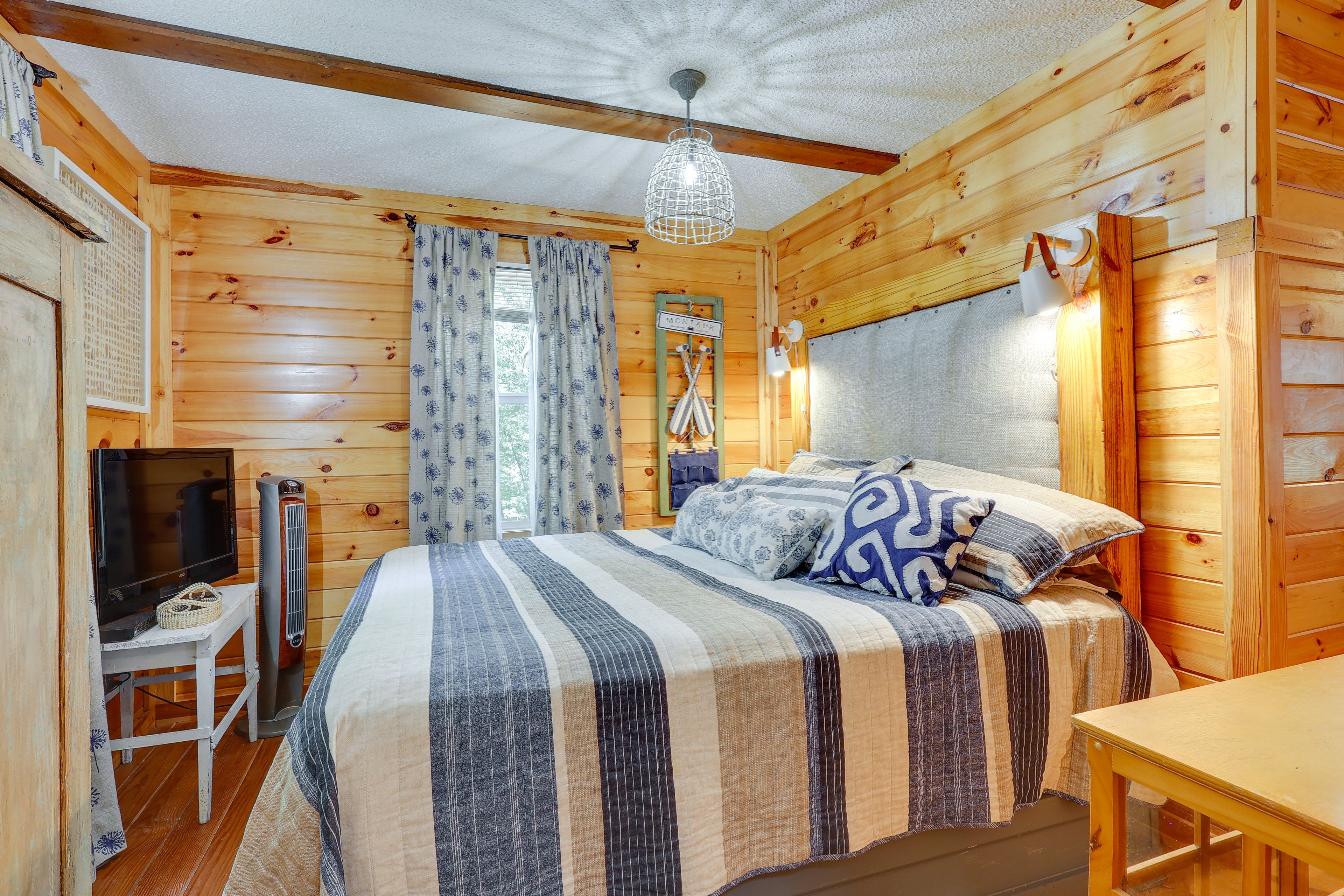 Bedroom | King Bed | Linens & Towels Provided | Smart TV