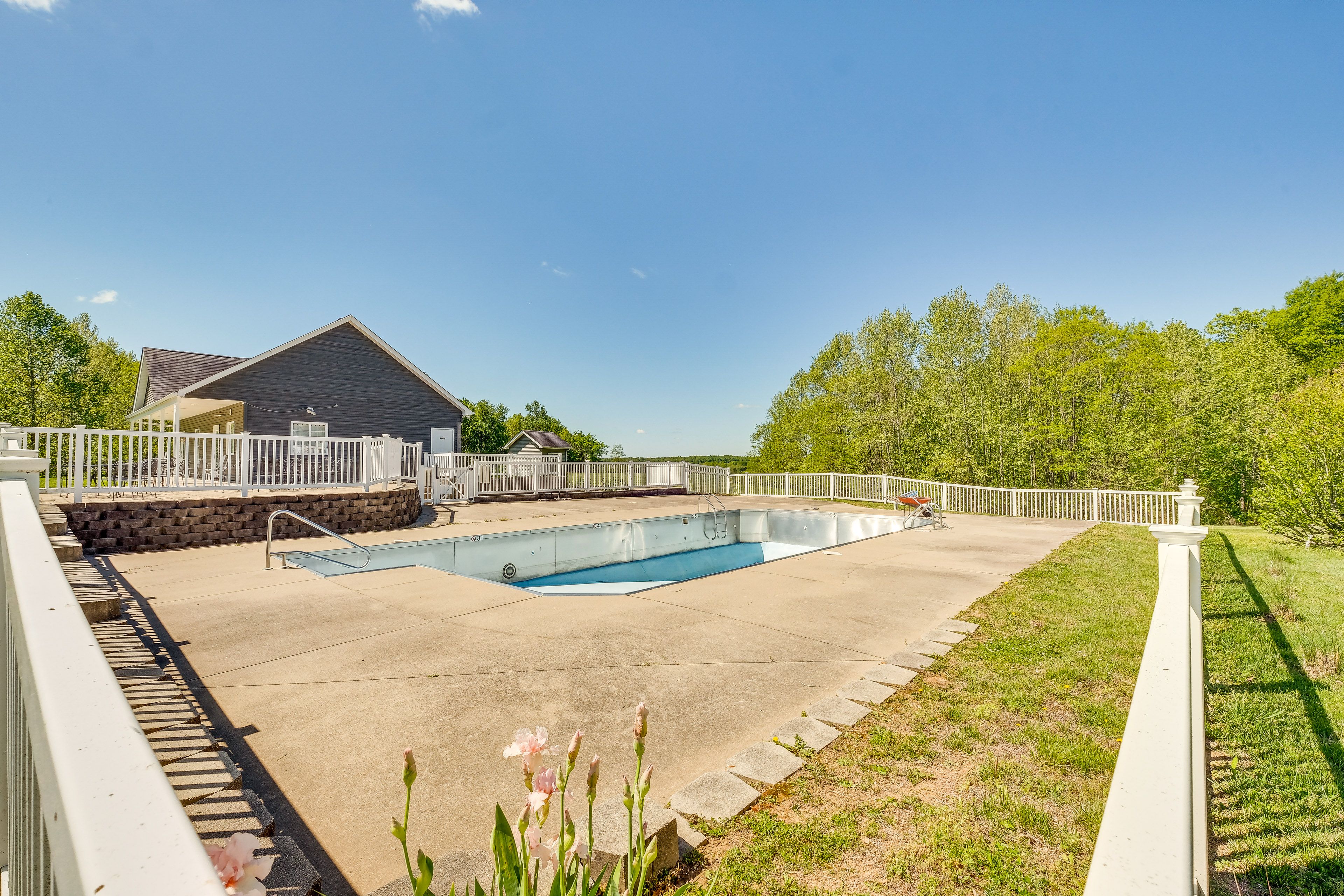Edgewater Resort | Community Pool