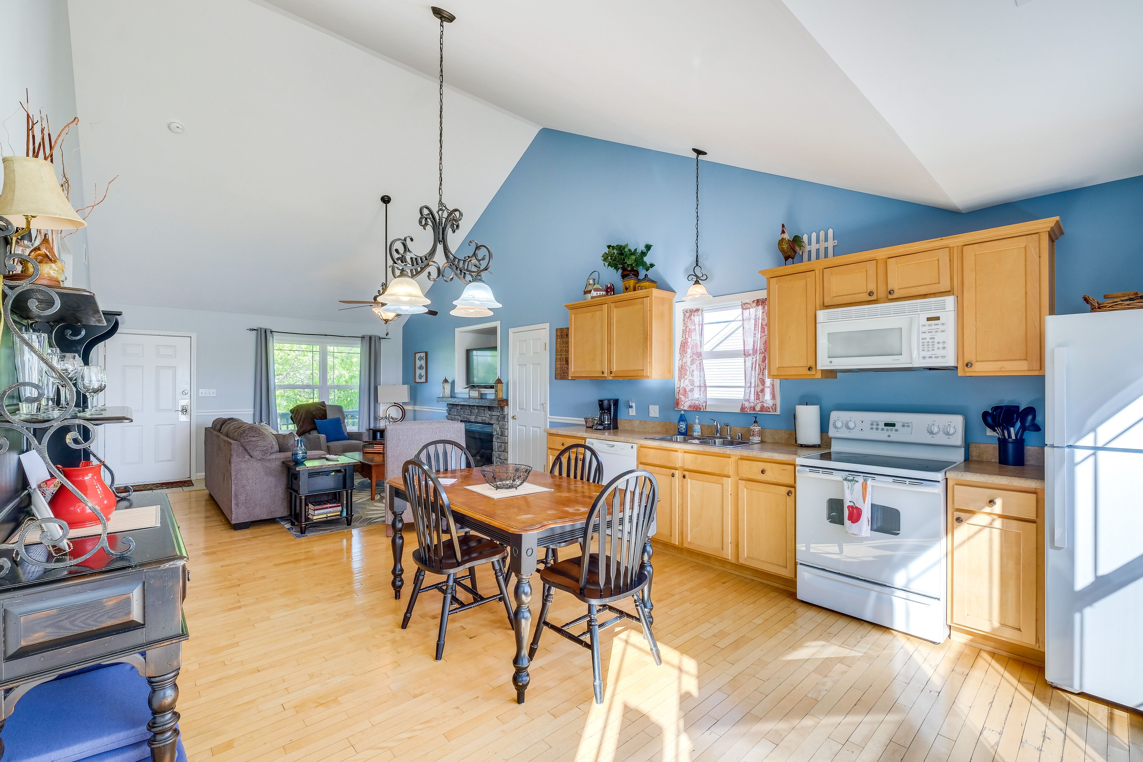Kitchen | Main Level | Dishwasher | Coffee Maker