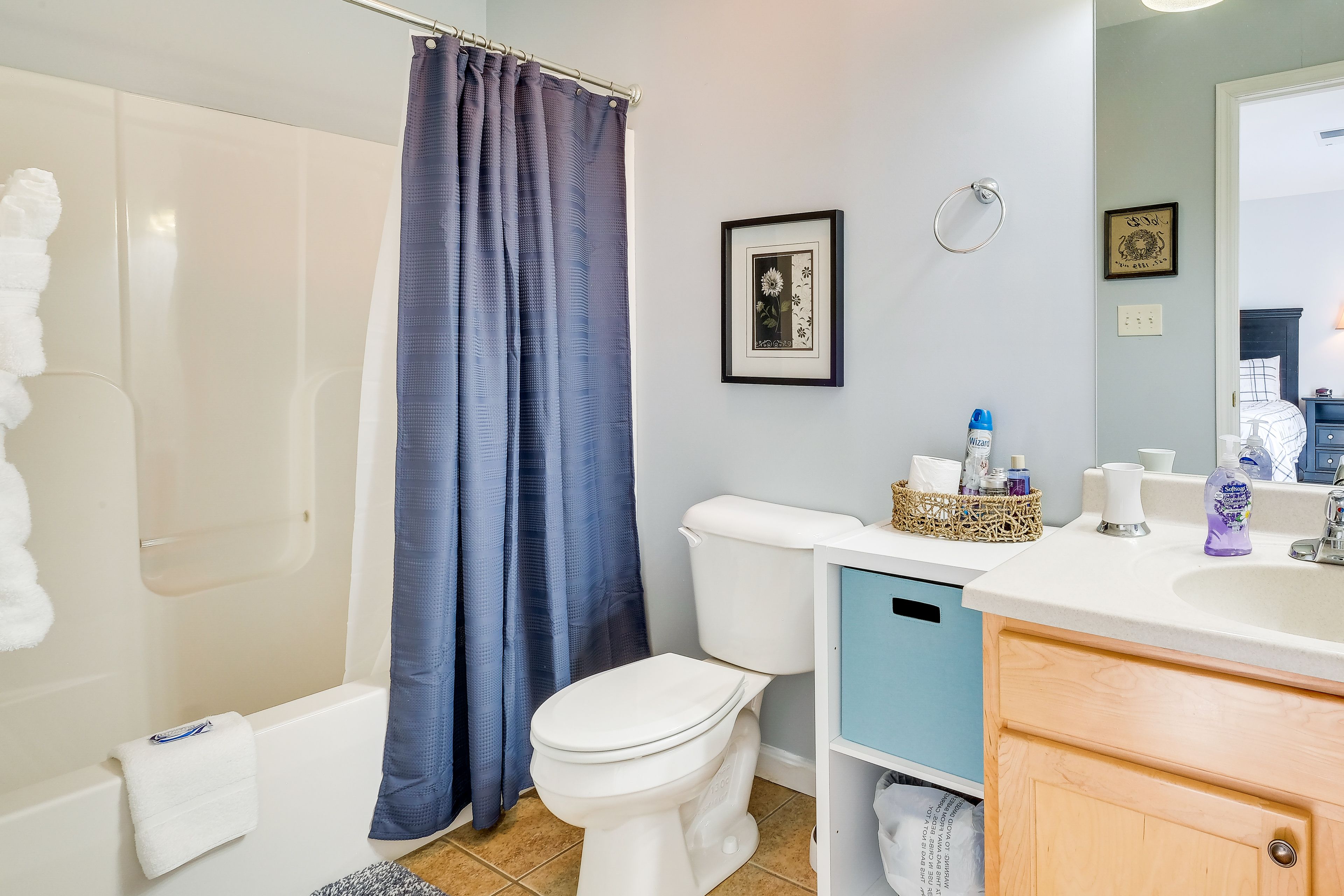 En-Suite Bathroom | Main Level | Towels Provided