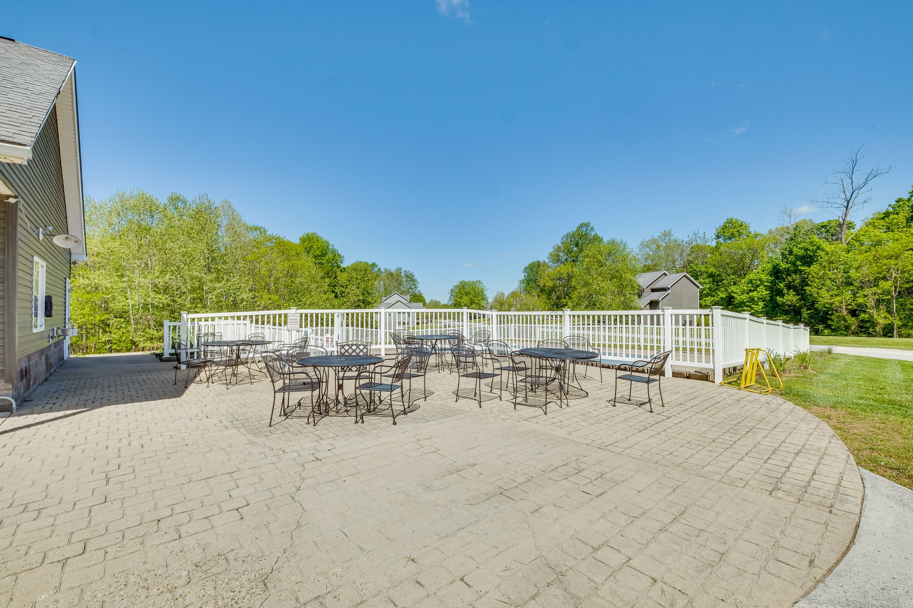 Resort Amenities | Outdoor Pool | Fire Pit | Gated