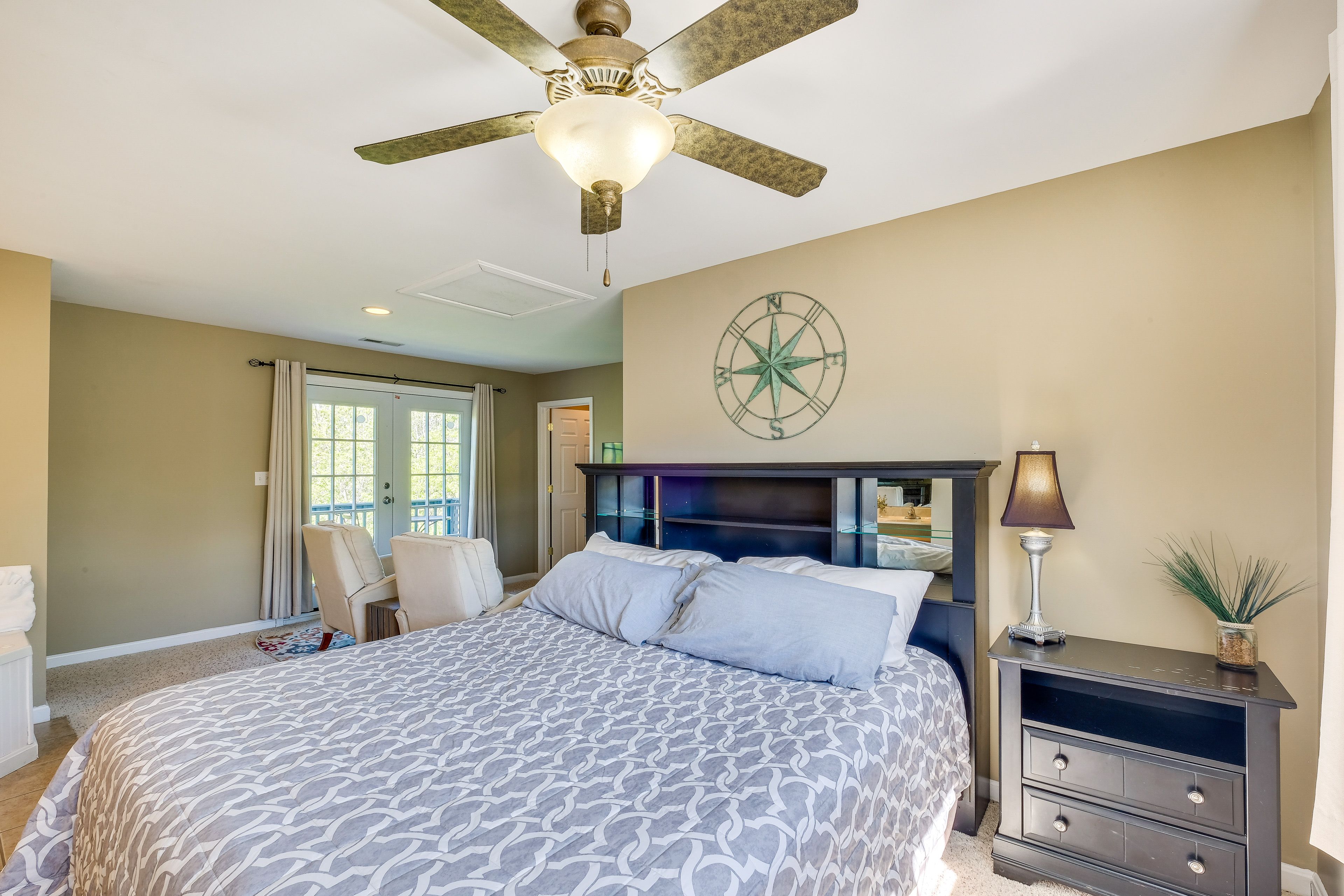 Bedroom 1 | King Bed | 2nd Floor | Linens Provided