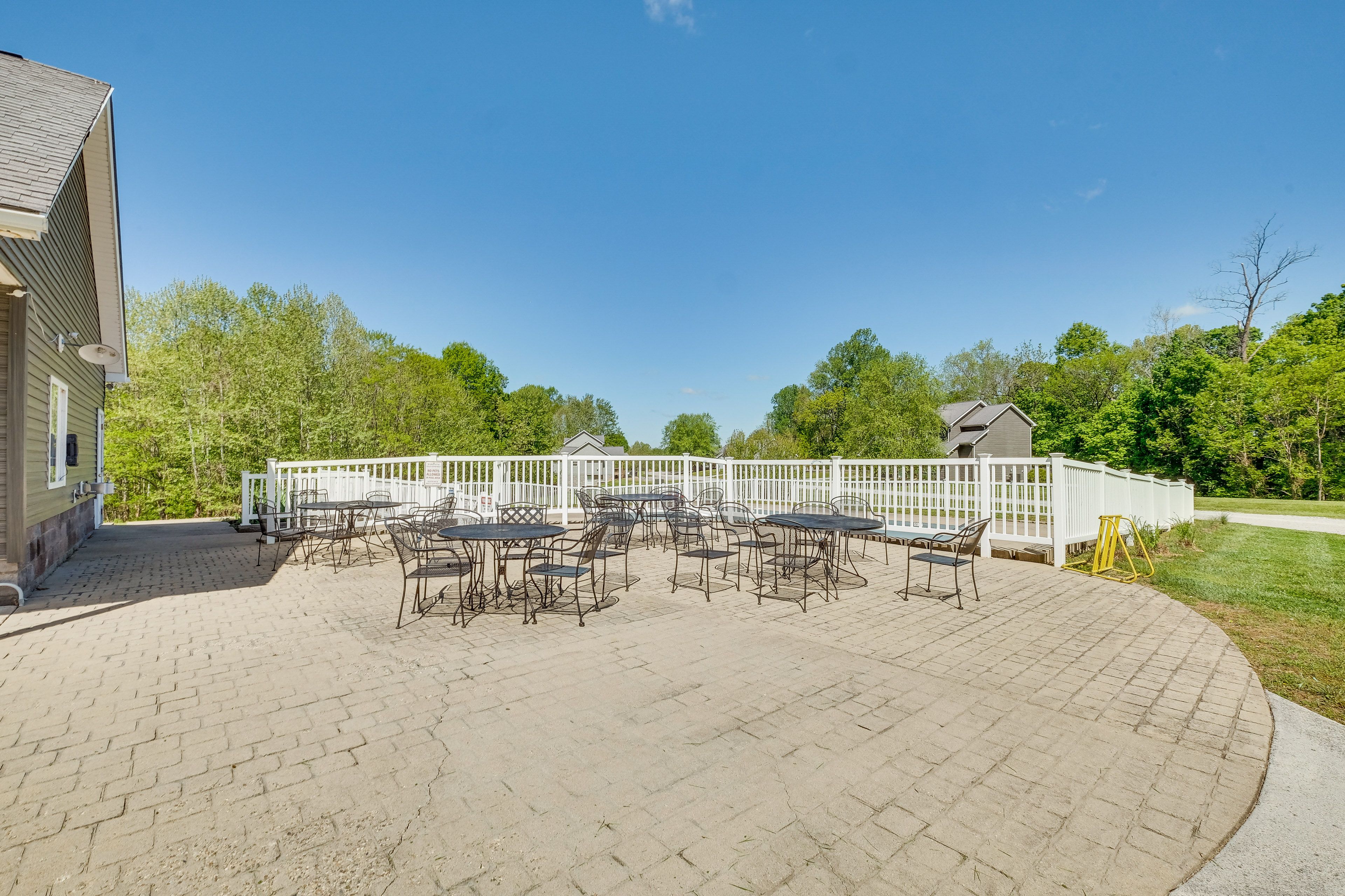 Resort Amenities | Outdoor Pool | Sand Volleyball Court | Fire Pit | Gated