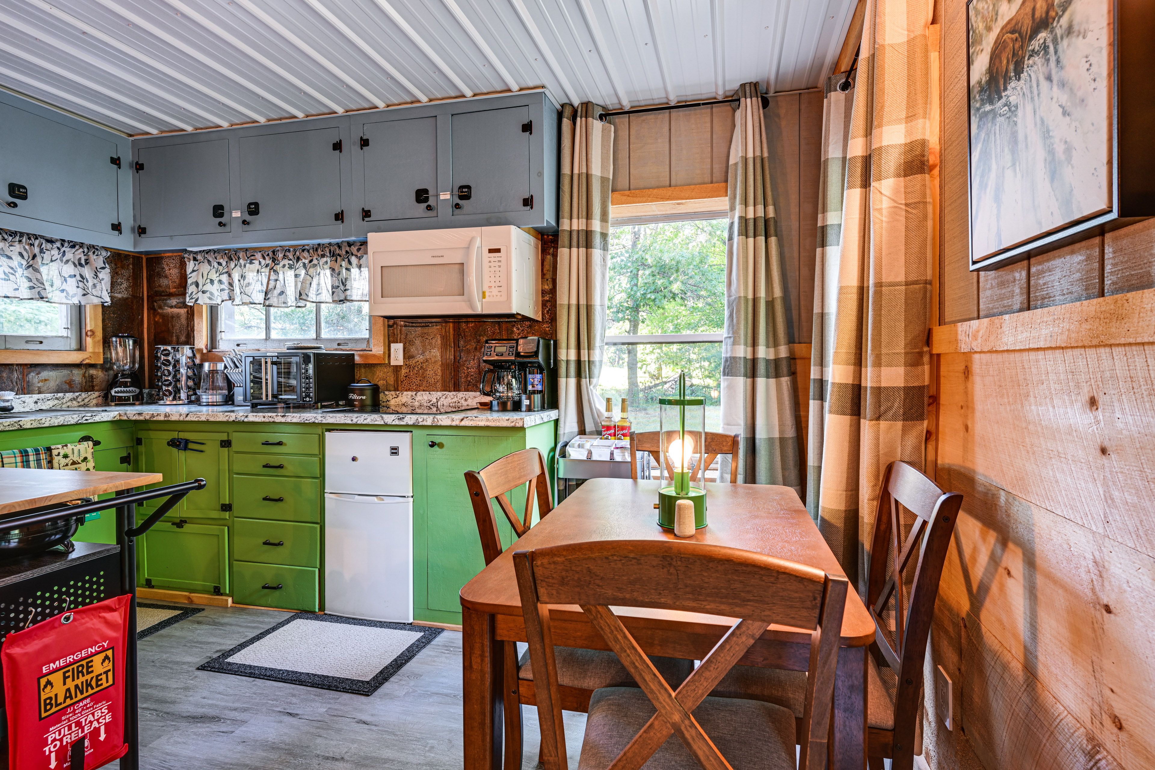 Dining Area | Dishware/Flatware