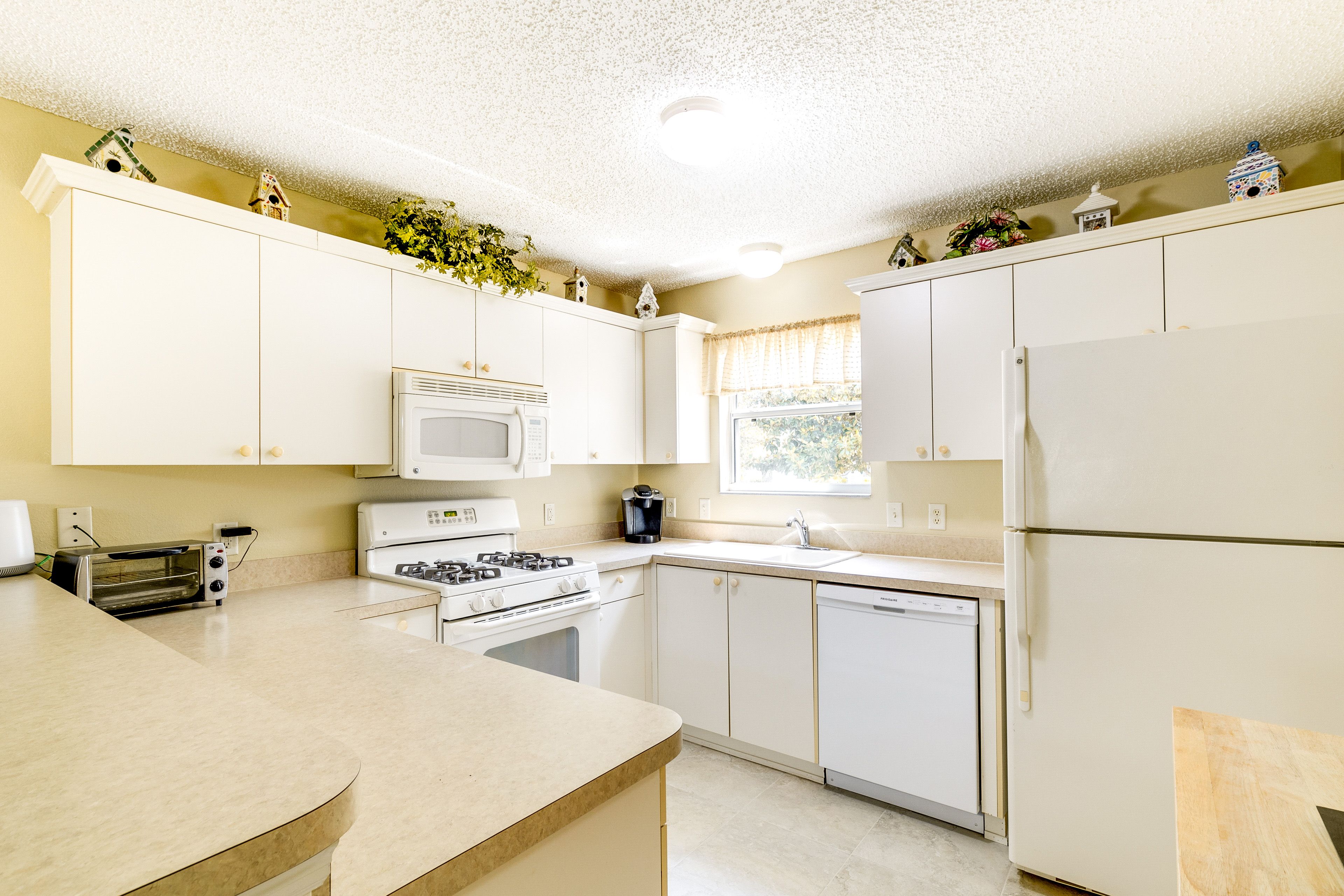 Kitchen | Dishware & Flatware | Toaster Oven | Crockpot