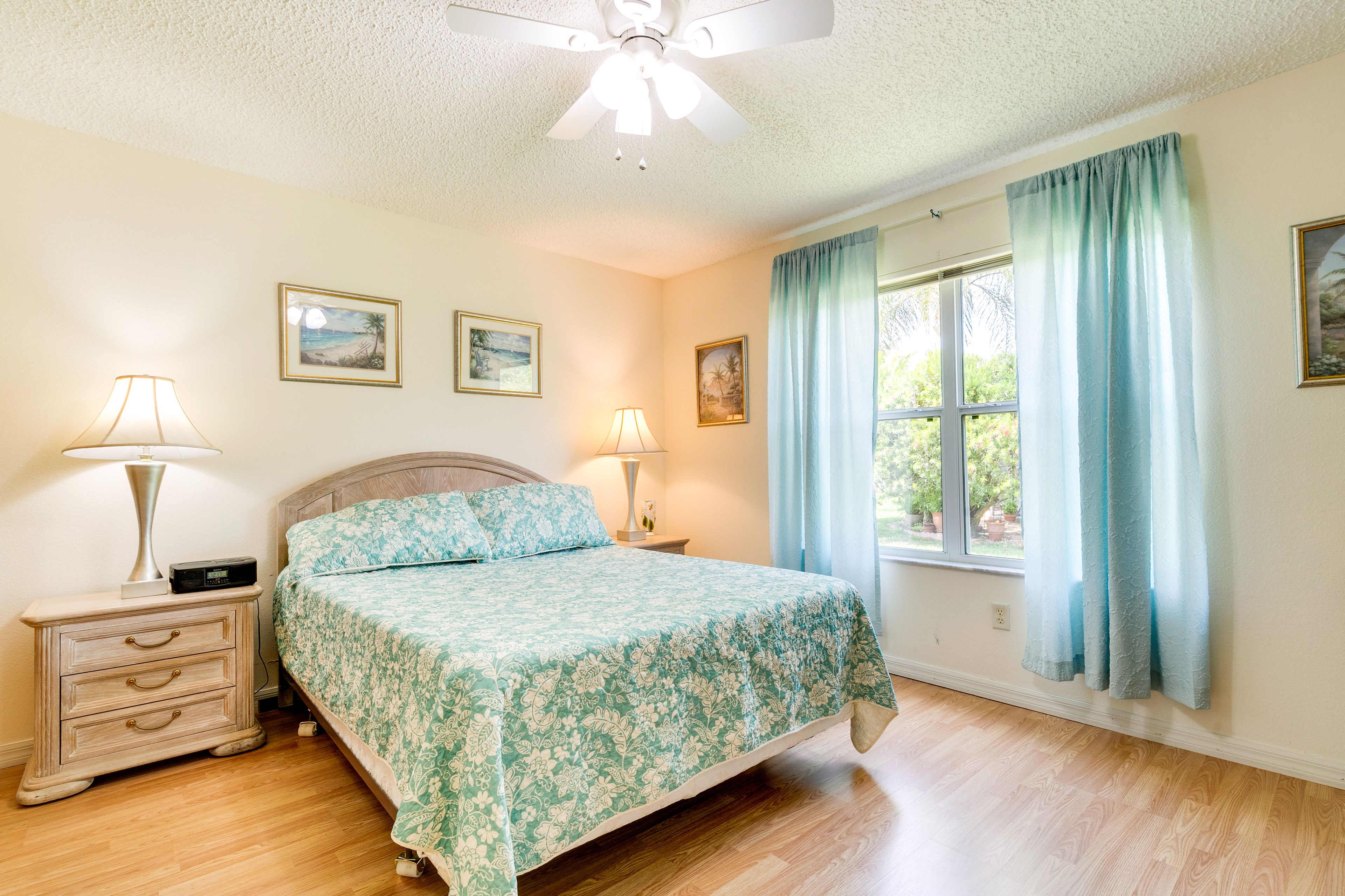 Bedroom Suite | Queen Bed | Smart TV | En-Suite Bathroom