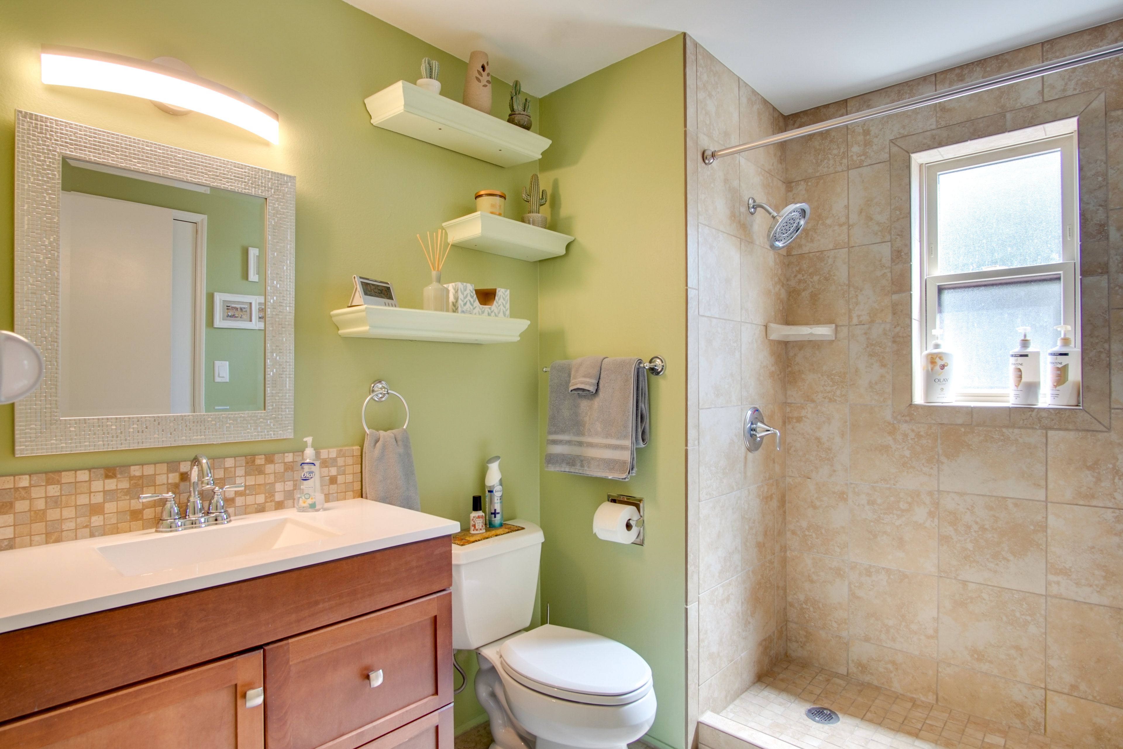 En-Suite Bathroom | Towels Provided