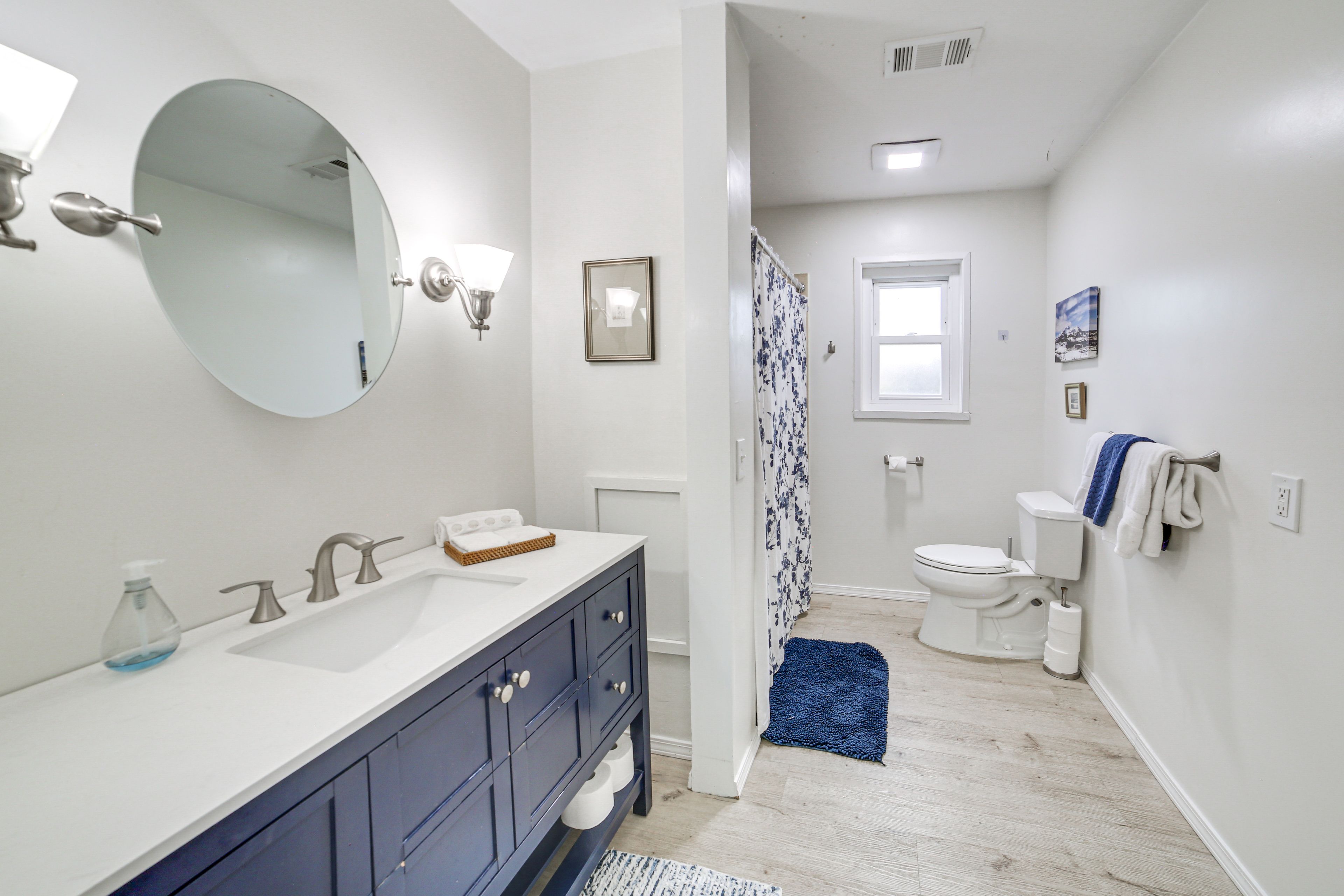Full Bathroom | Towels Provided | Complimentary Toiletries