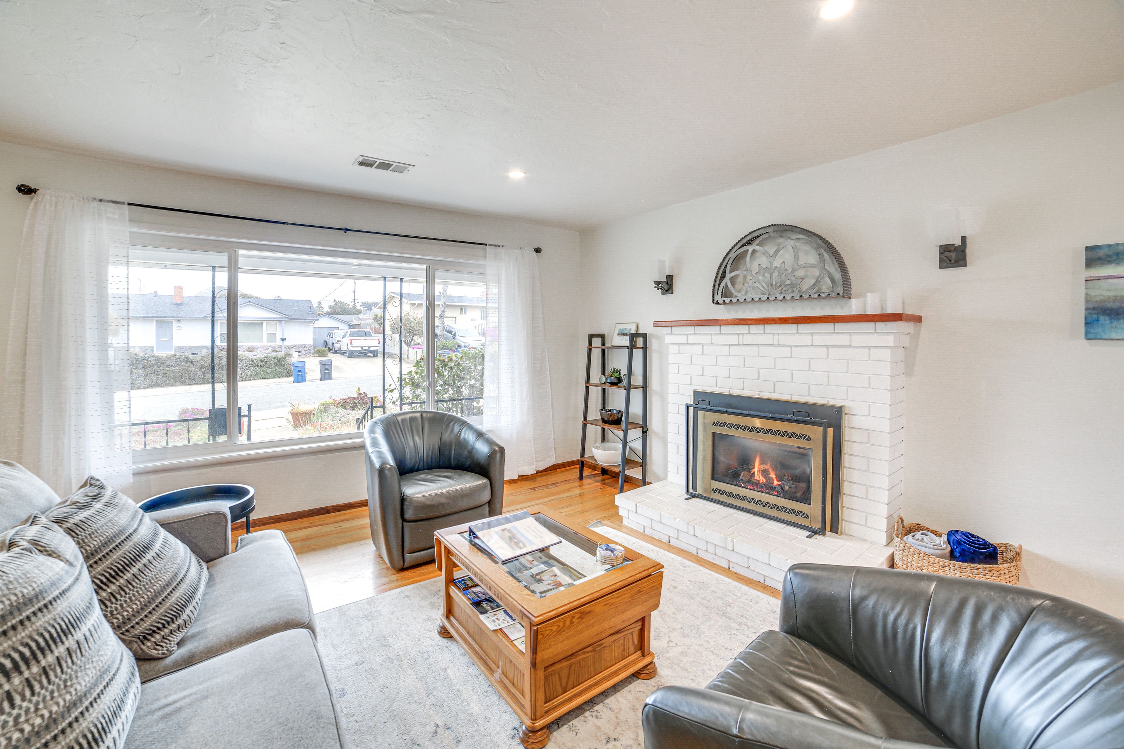 Formal Living Room | Fireplace | Free WiFi