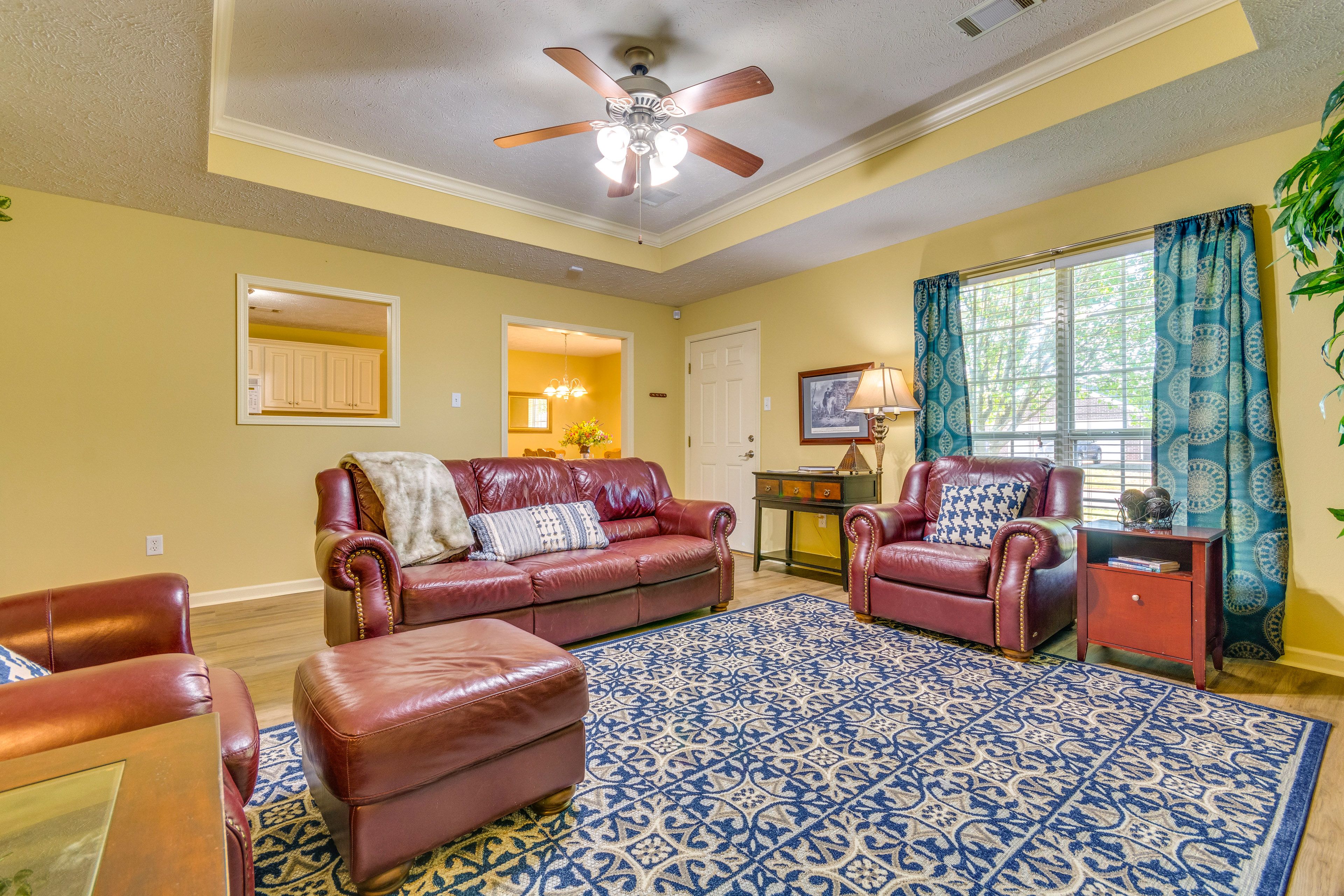 Living Room | Free WiFi | Central A/C & Heat