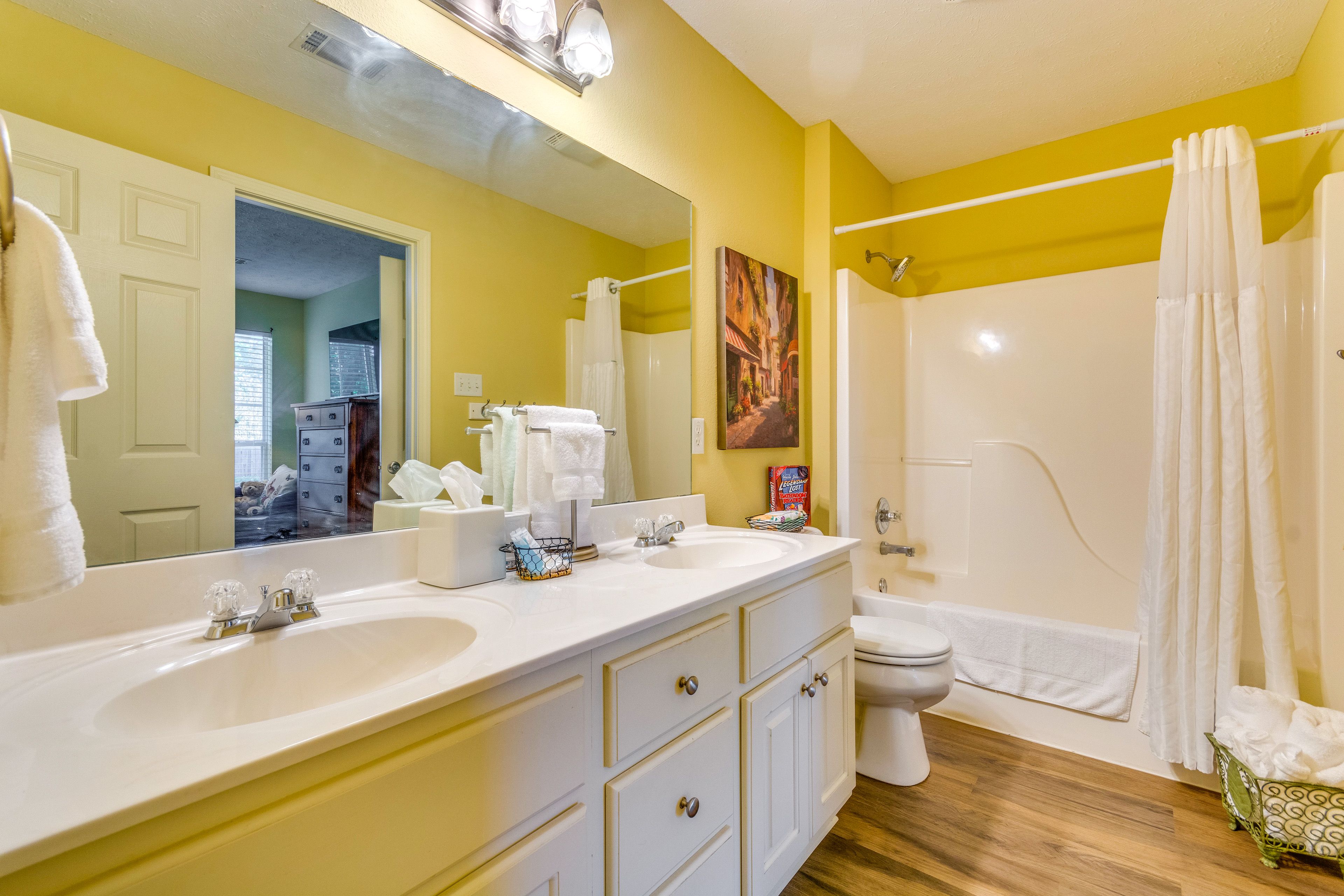 Full En-Suite Bathroom | Towels Provided | Complimentary Toiletries