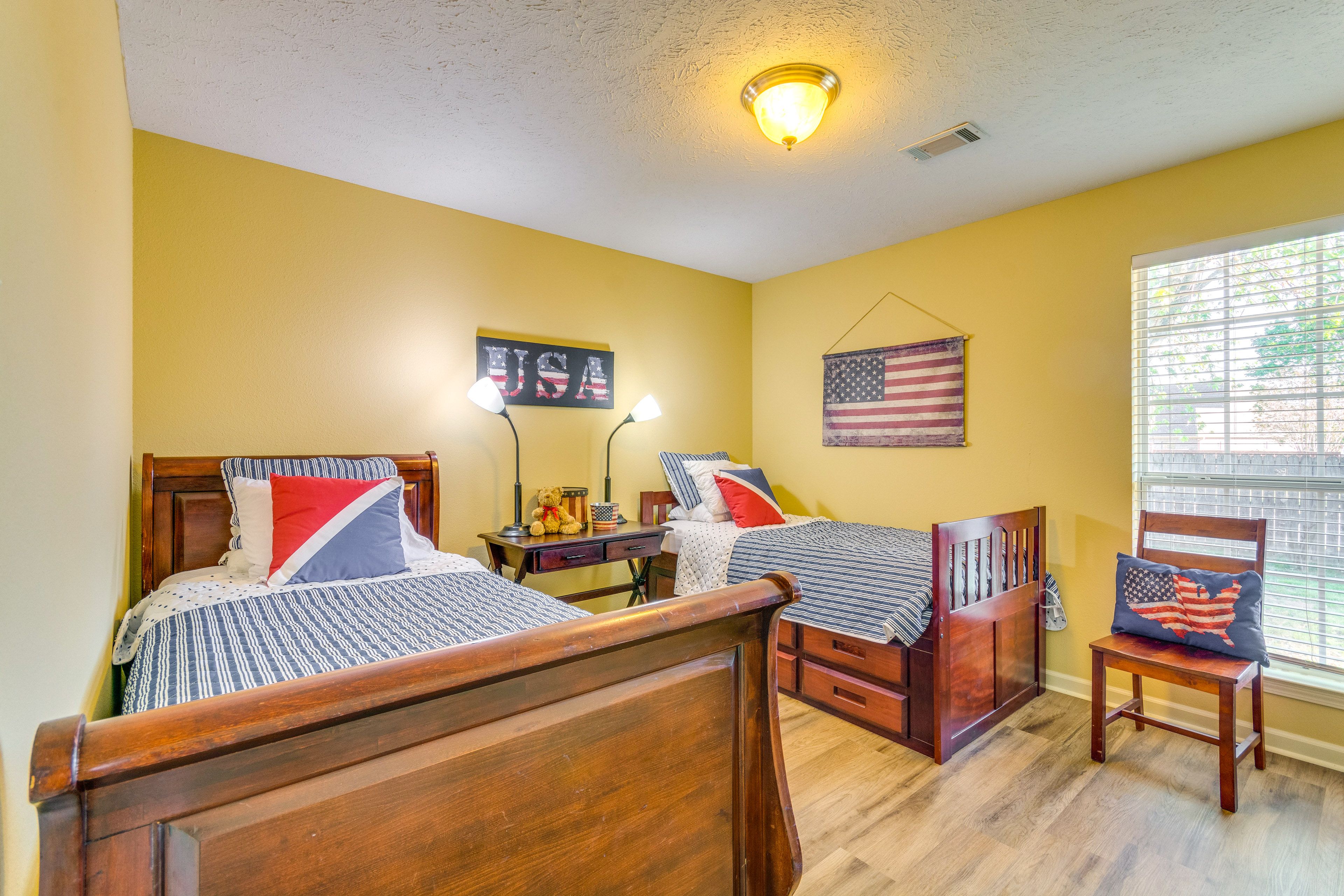Bedroom 3 | 2 Twin Beds | Smart TV