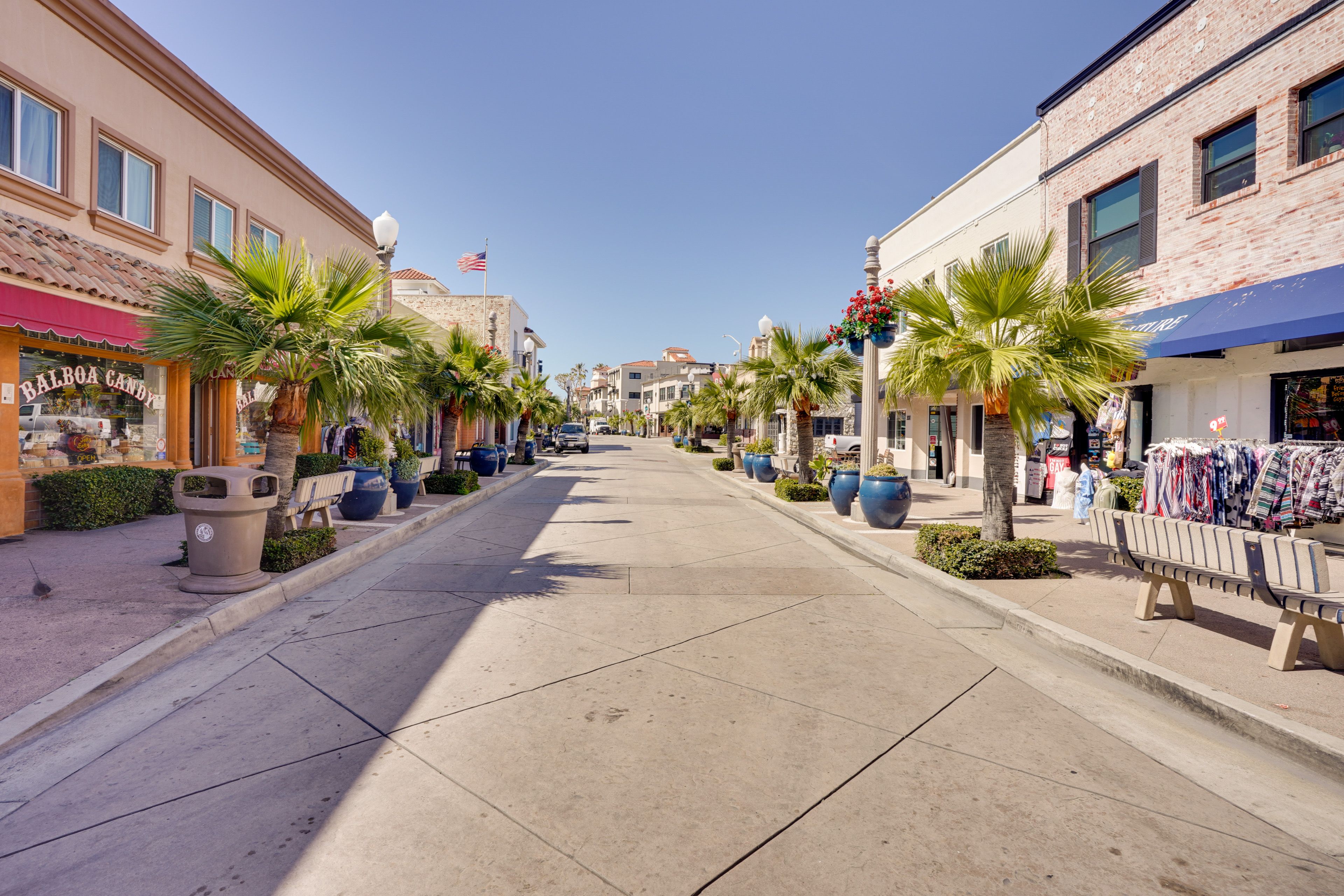 Walk to Shops & Restaurants