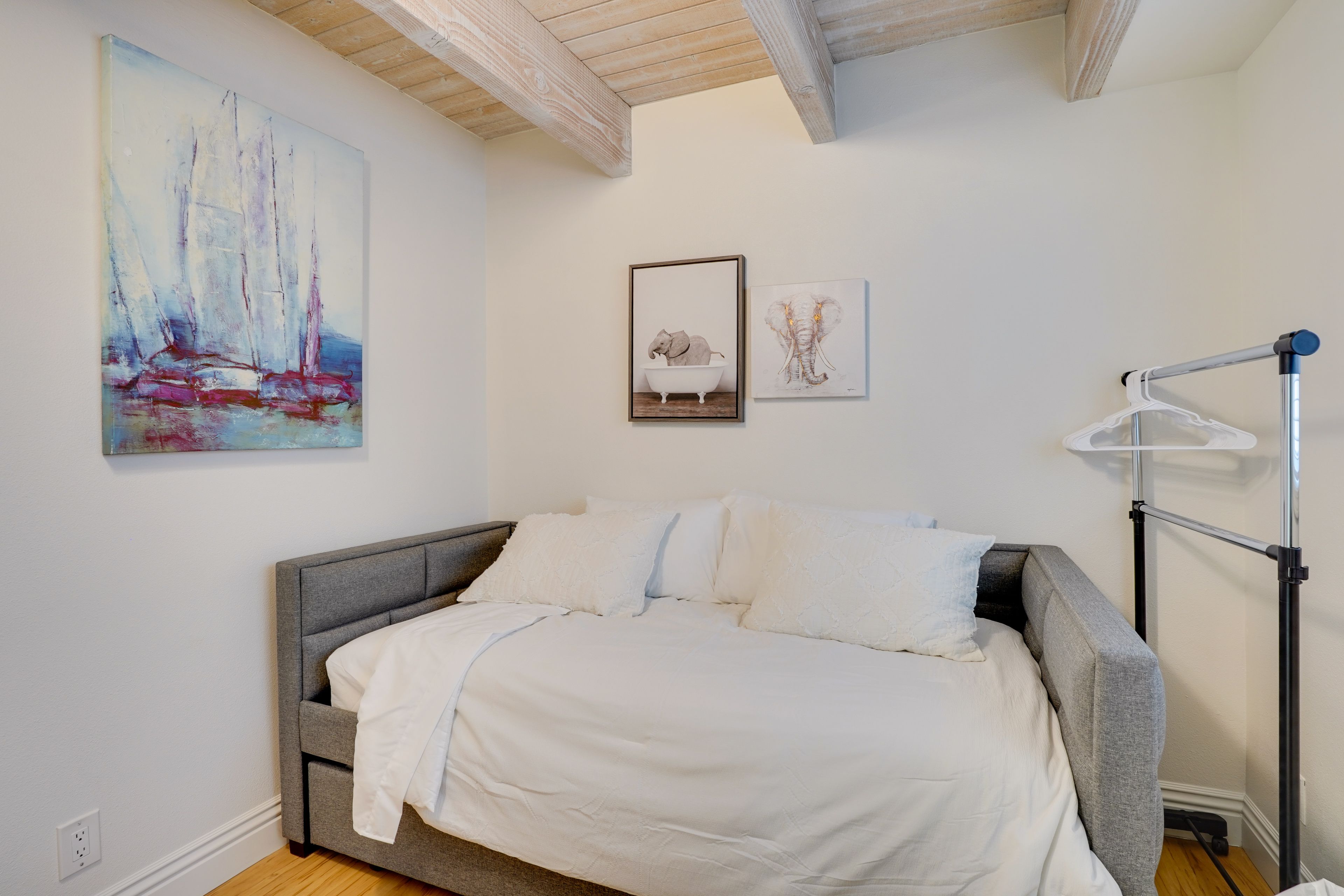 Bedroom 2 | Twin Daybed w/ Twin Trundle