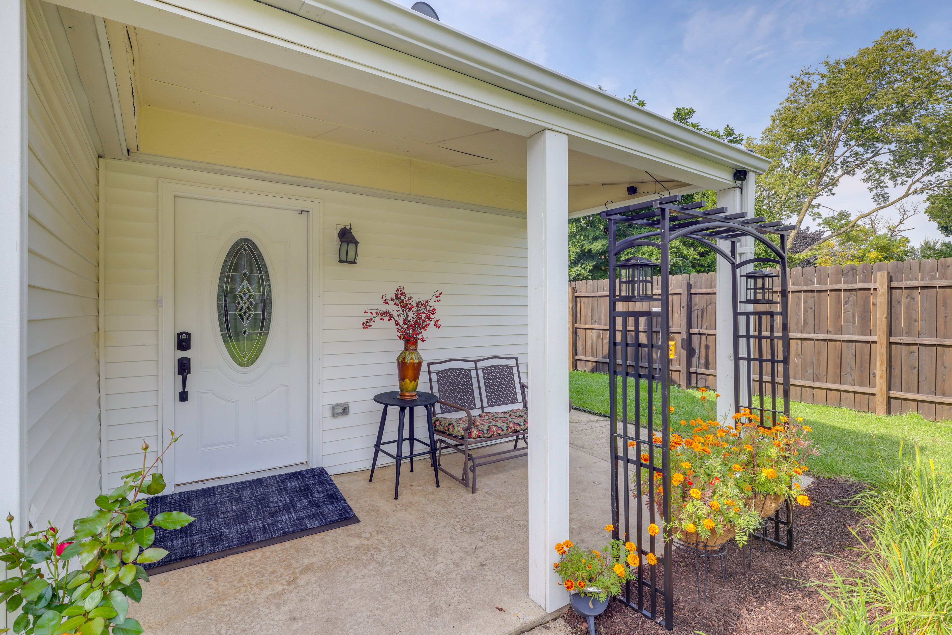 Front Entry | 3 External Security Cameras (Facing Out)
