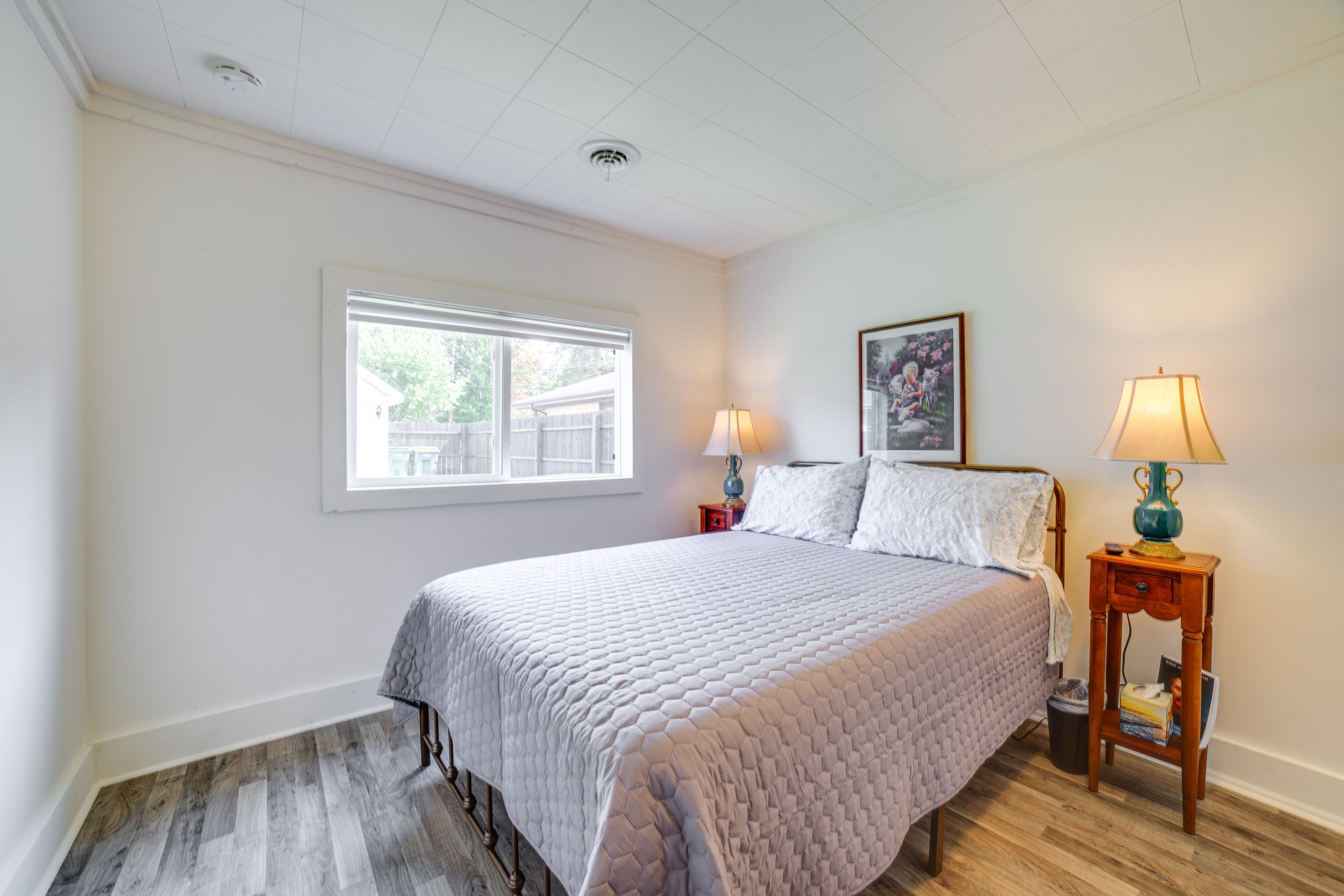 Bedroom | Full Bed | Twin Air Mattress Available