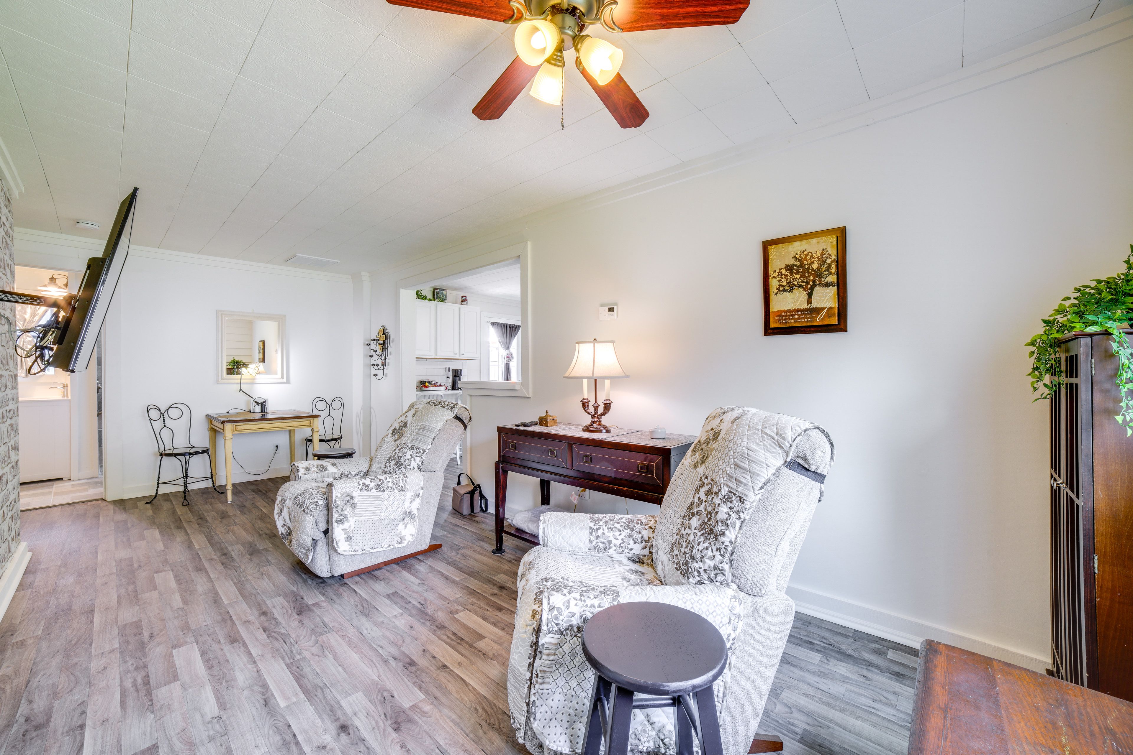 Living Room | Smart TV | Central A/C