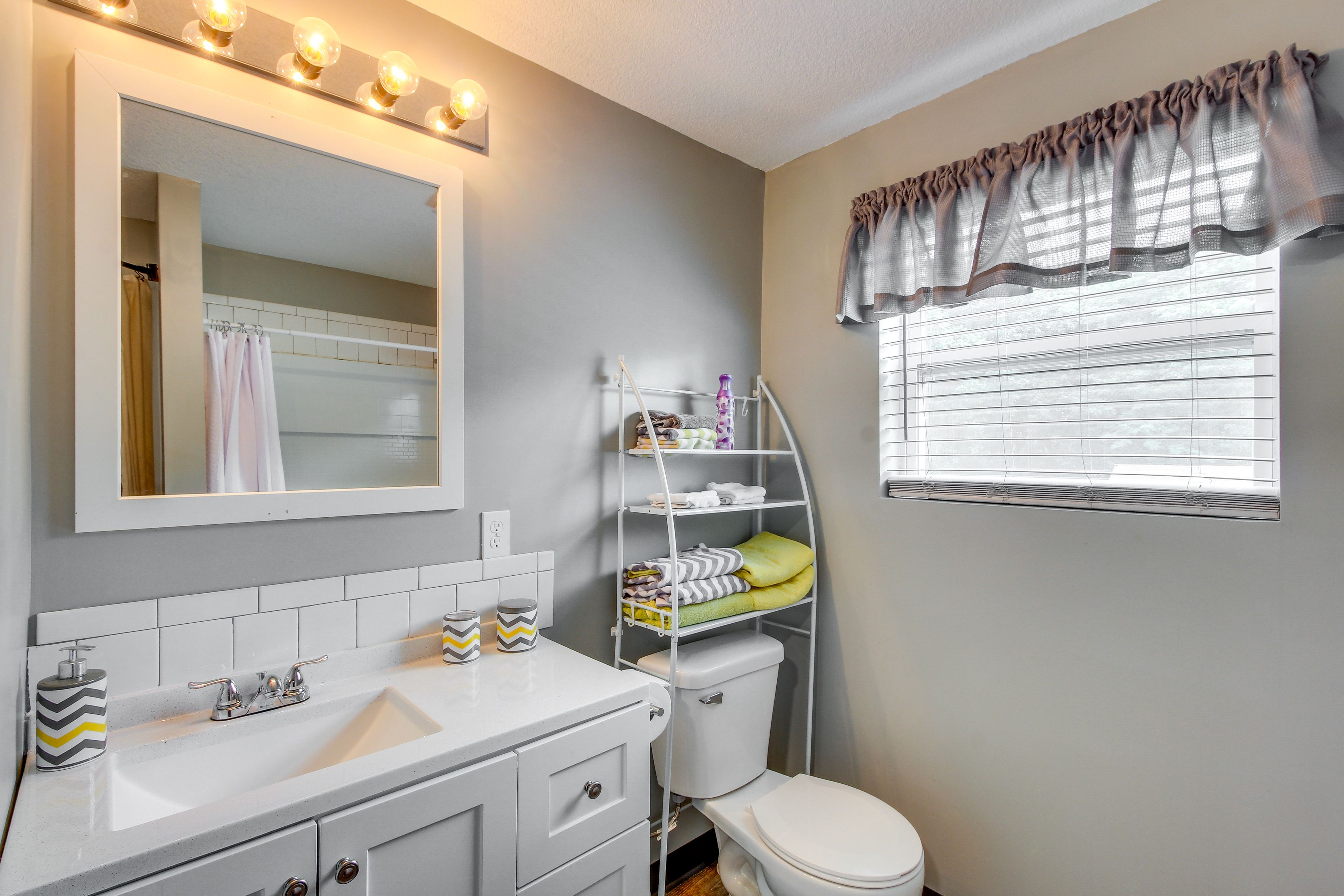Bathroom | Complimentary Toiletries | Towels Provided