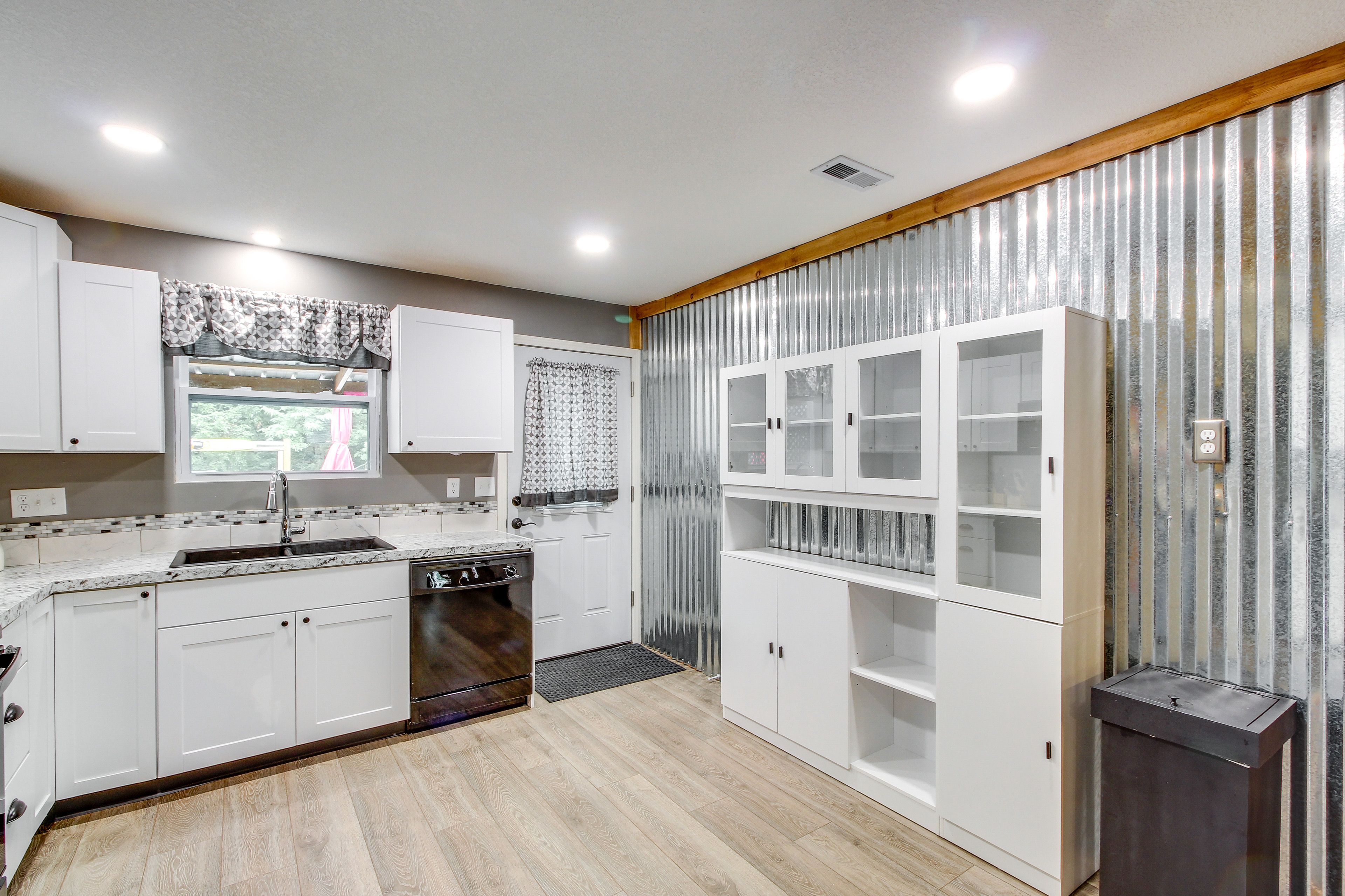 Kitchen | Dishware/Flatware Provided