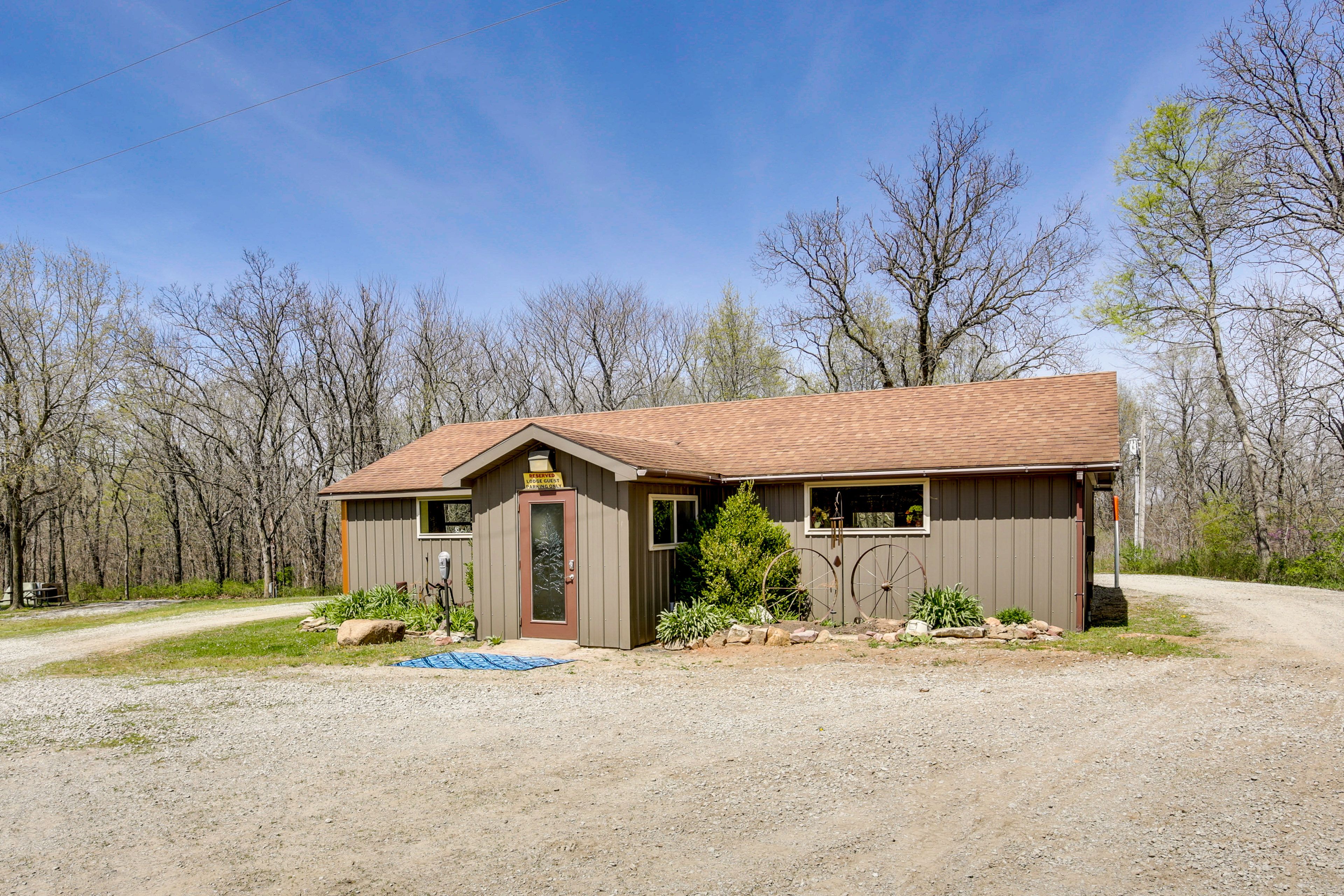 Cabin Exterior | Gravel Driveway (10 Vehicles) | RV/Trailer Parking Allowed