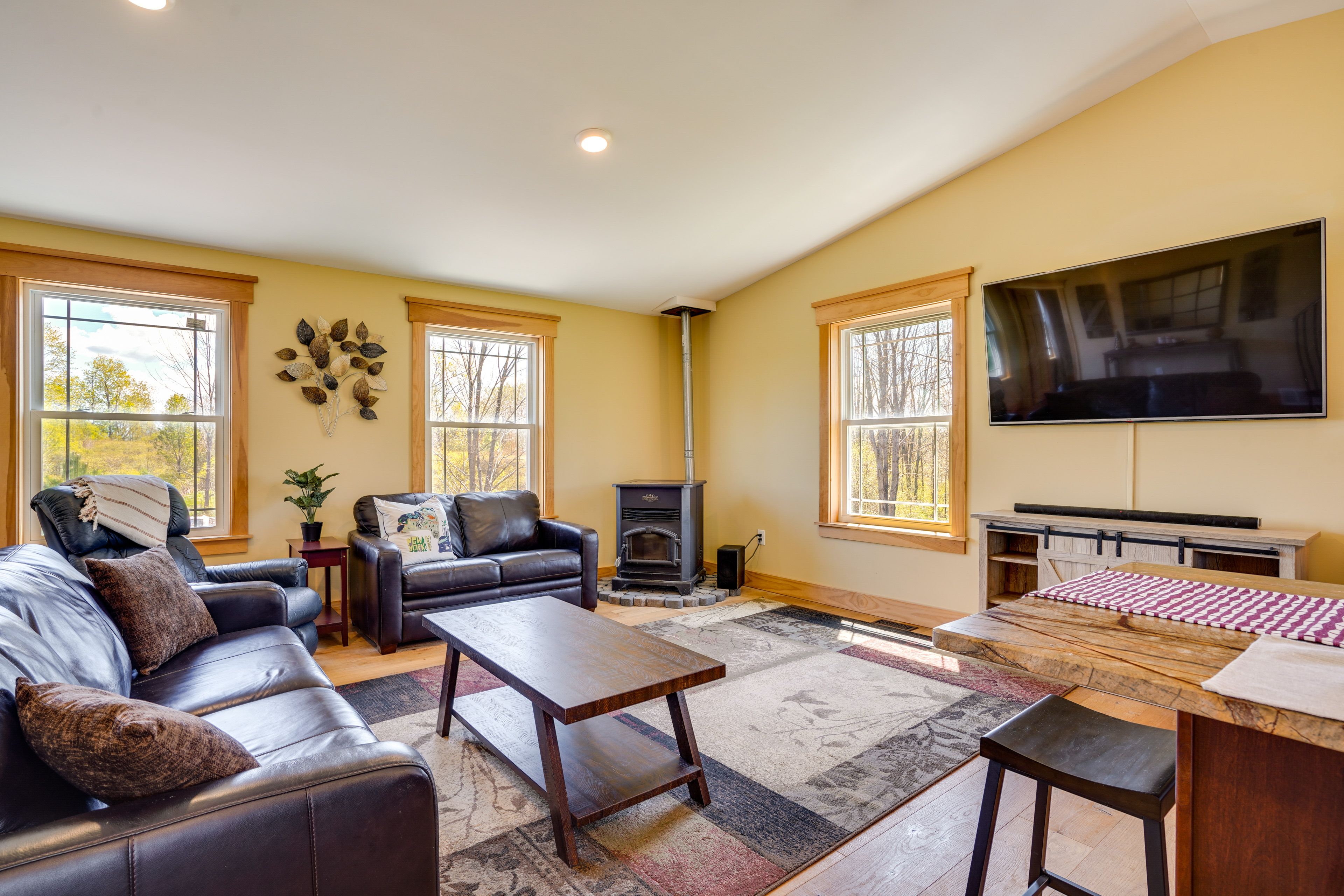 Living Area | Full Sleeper Sofa | Free WiFi | Central A/C