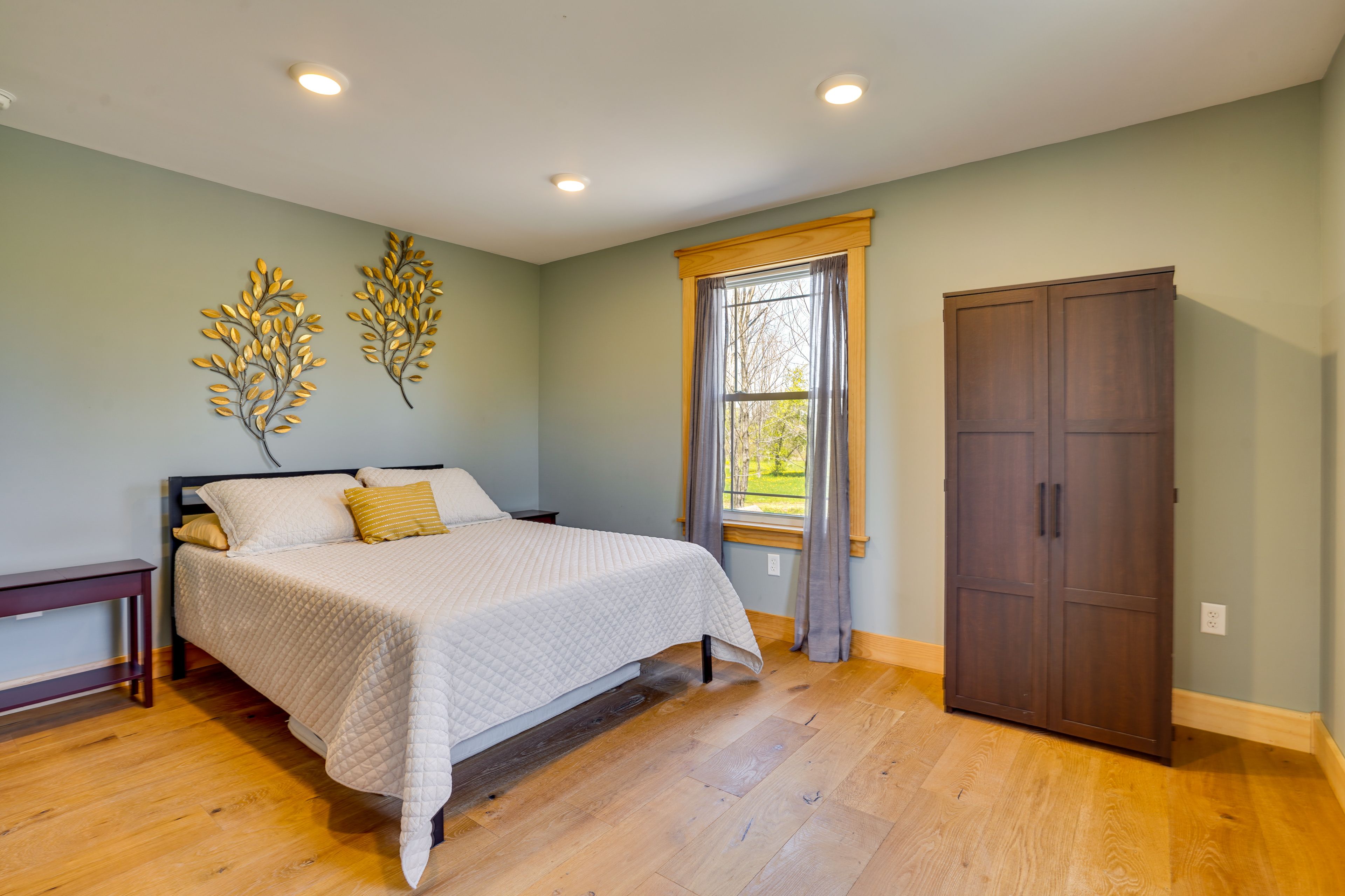 Bedroom | Queen Bed