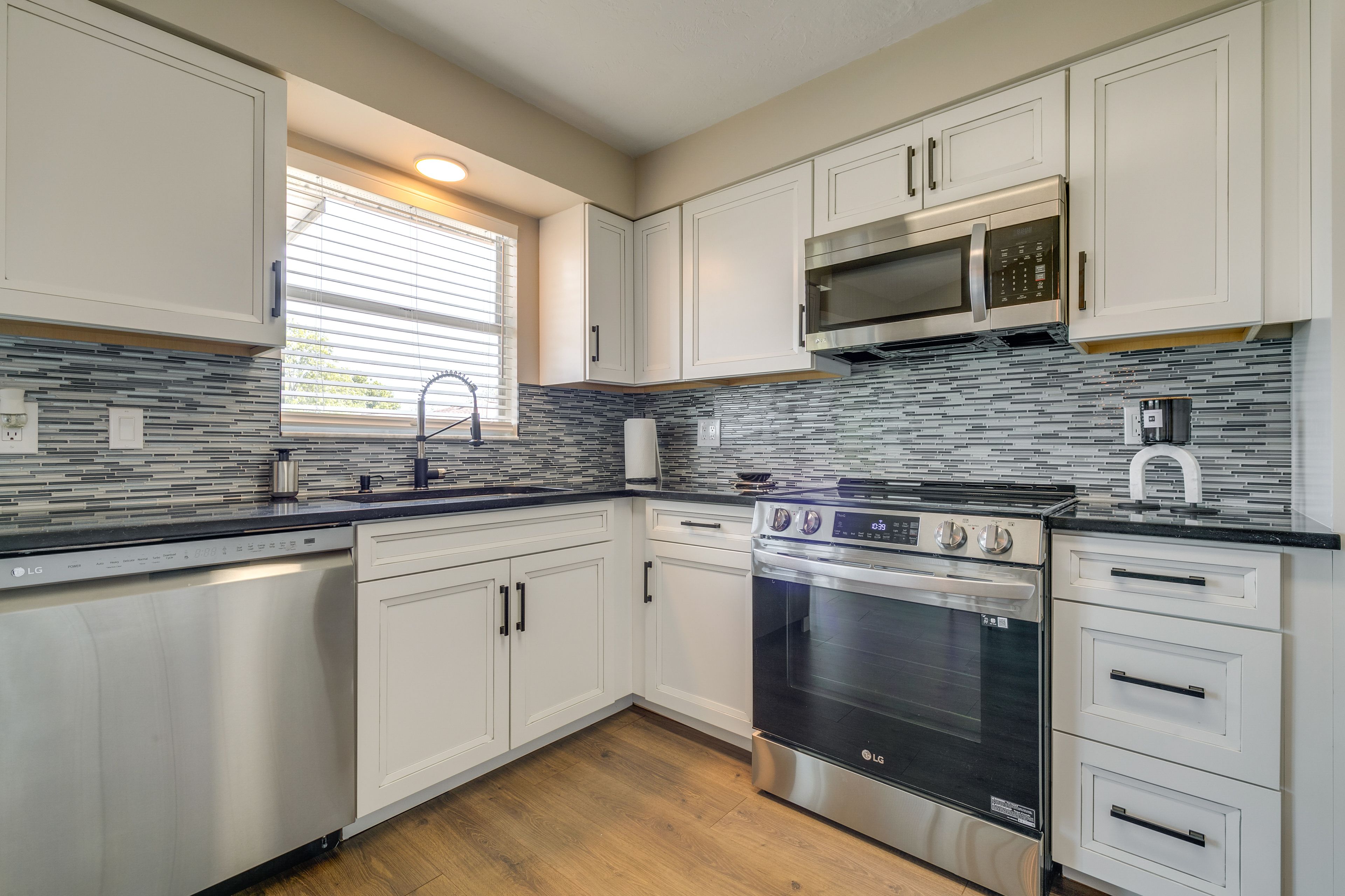 Kitchen | French Press | Paper Towels/Trash Bags Provided