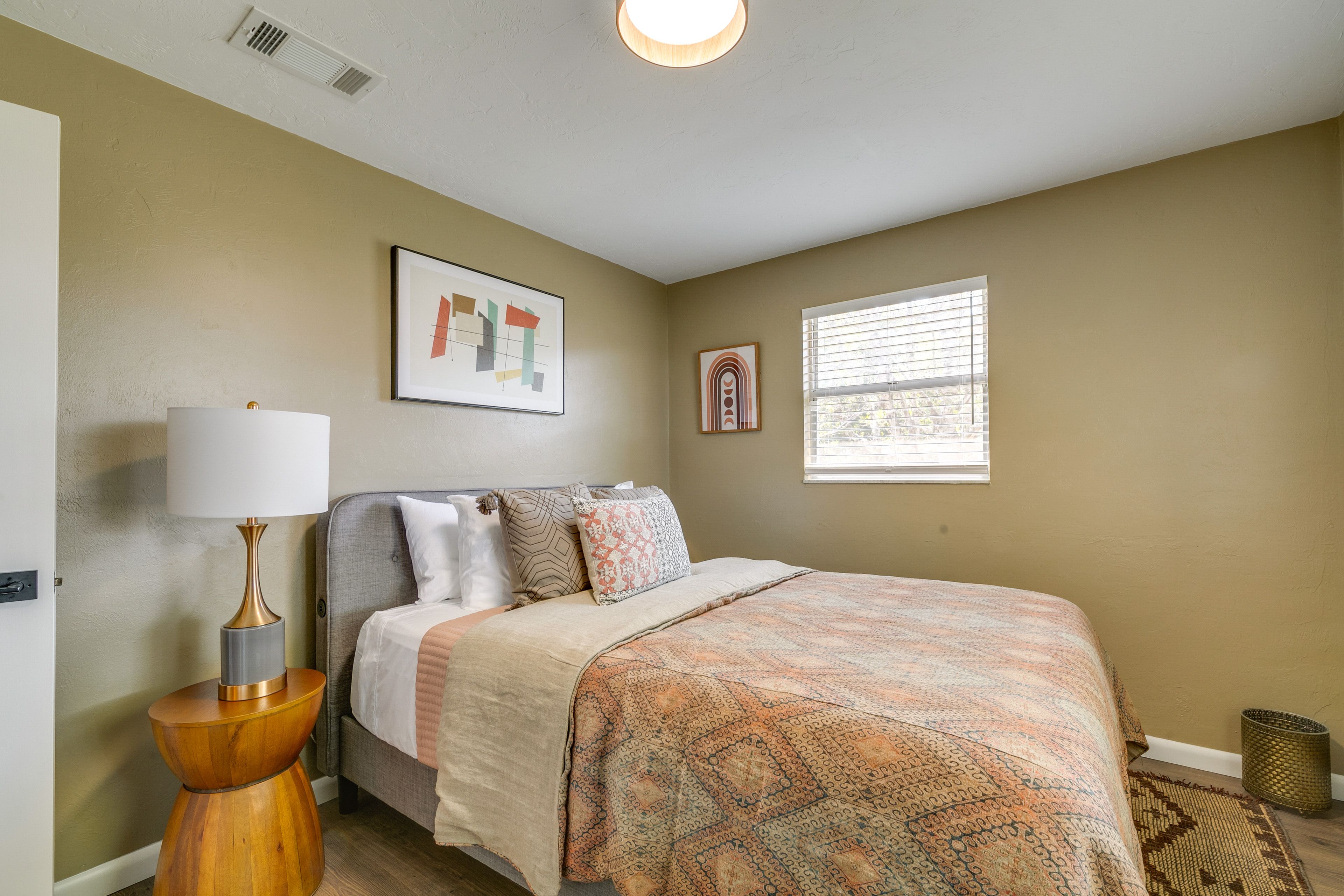 Bedroom 2 | Queen Bed