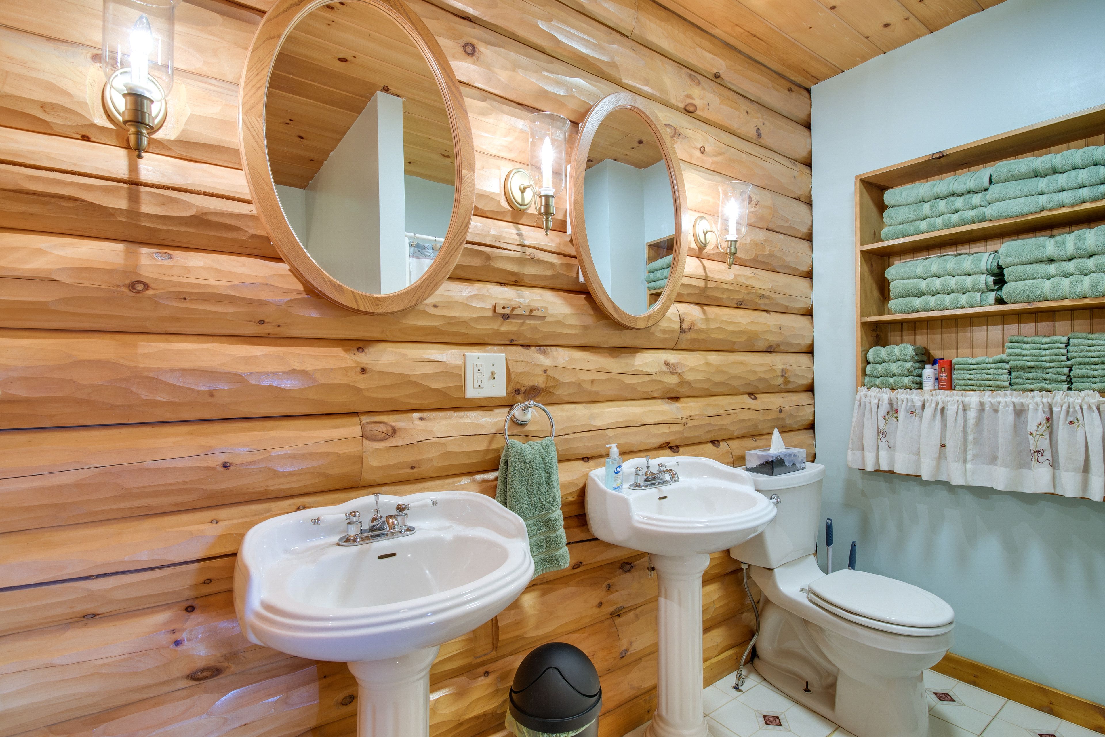 Full Bathroom | 1st Floor