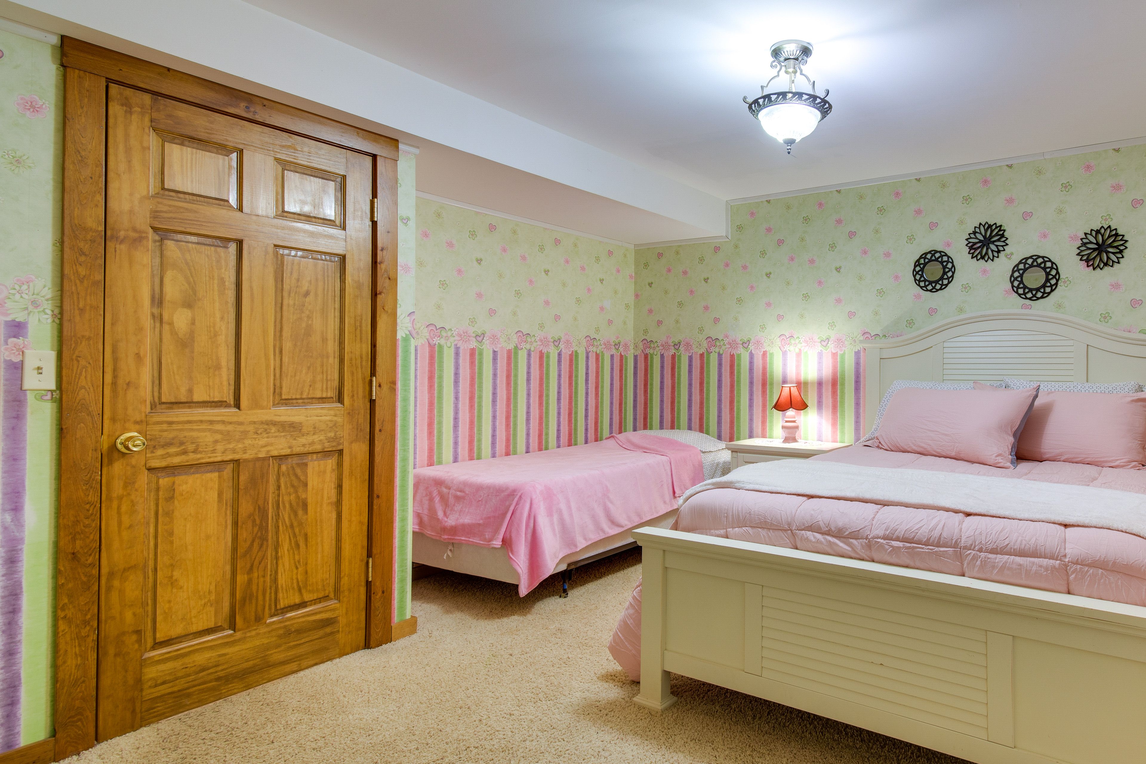 Bedroom 5 | Basement | Queen Bed | Twin Bed